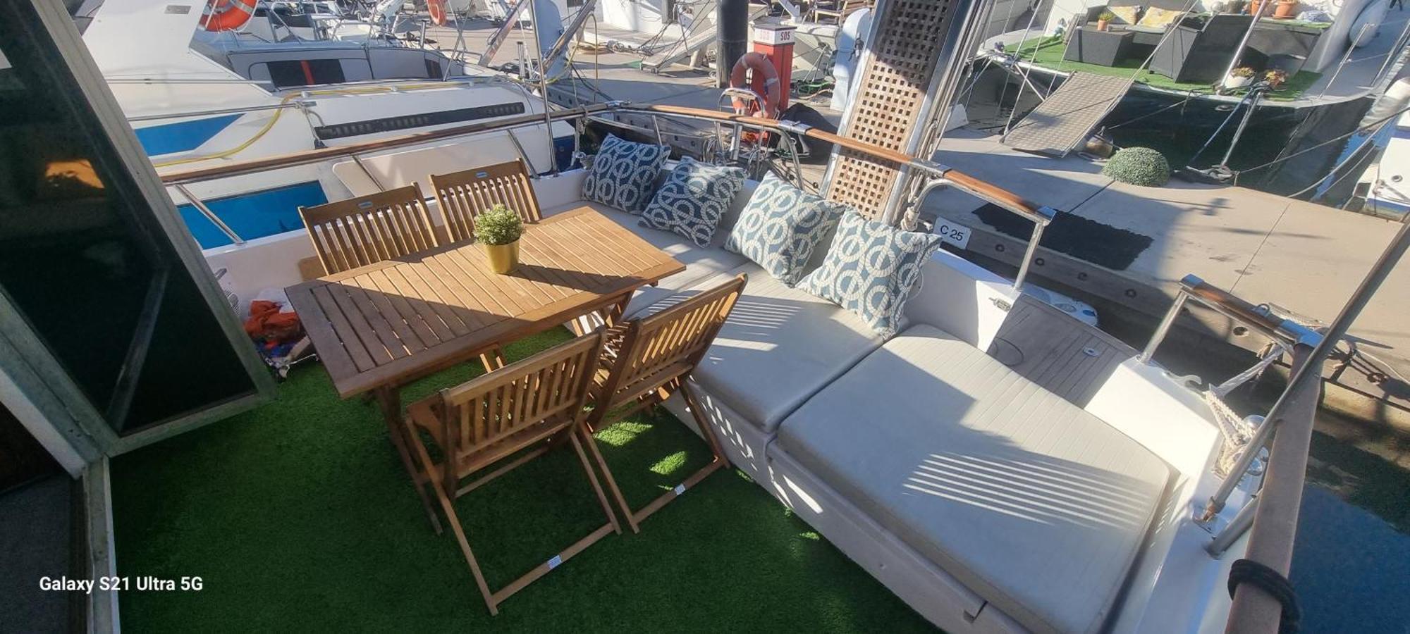 Beautiful And Comfy Boat In With Boat Tour Option *