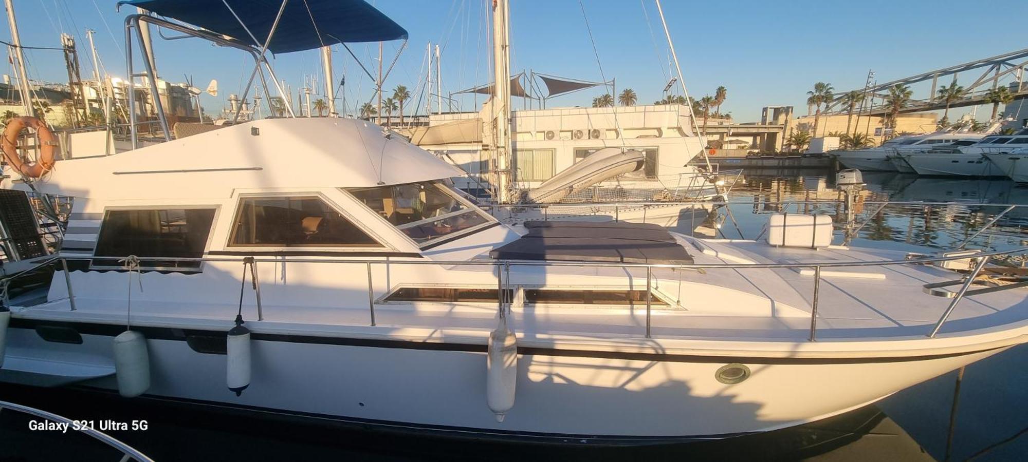 Beautiful And Comfy Boat In With Boat Tour Option Hotel en barco