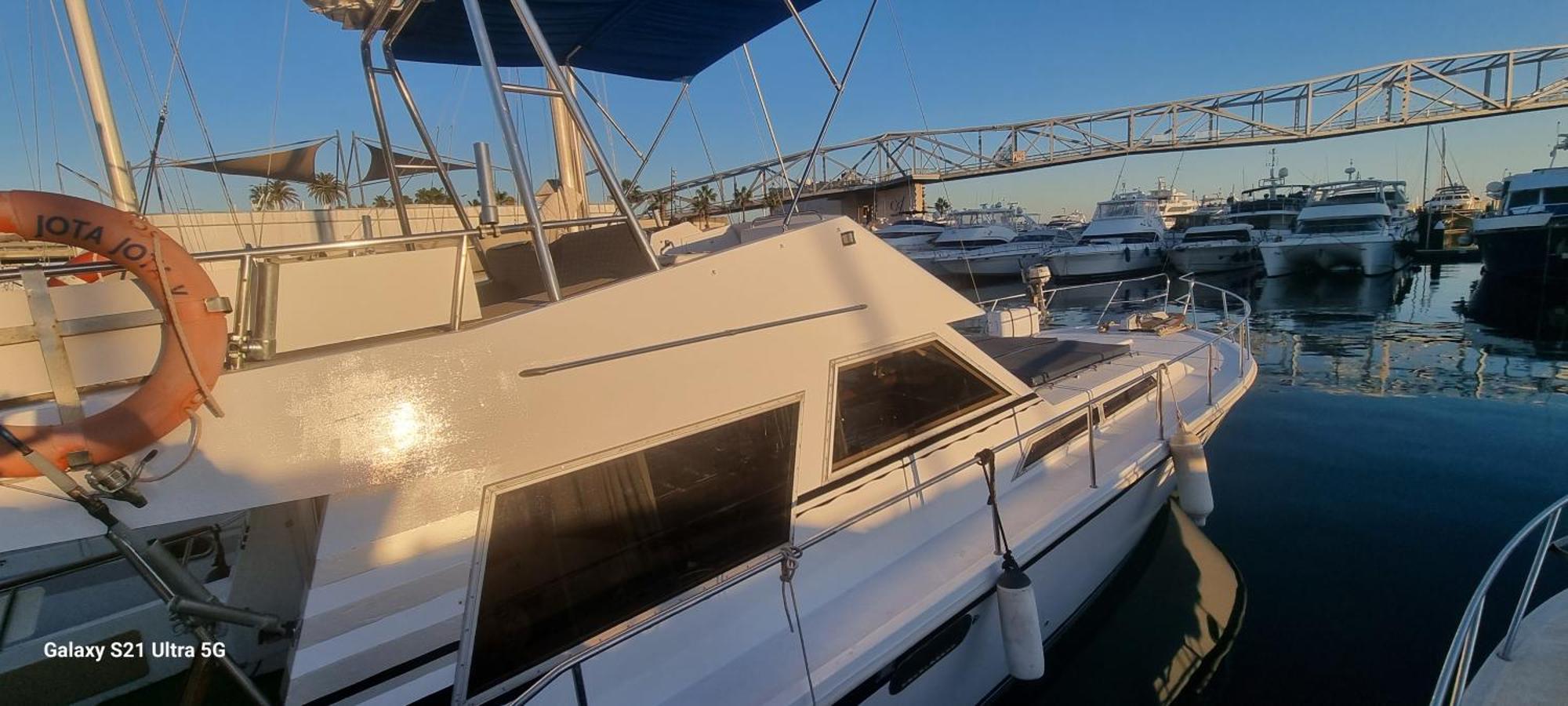 Beautiful And Comfy Boat In With Boat Tour Option *
