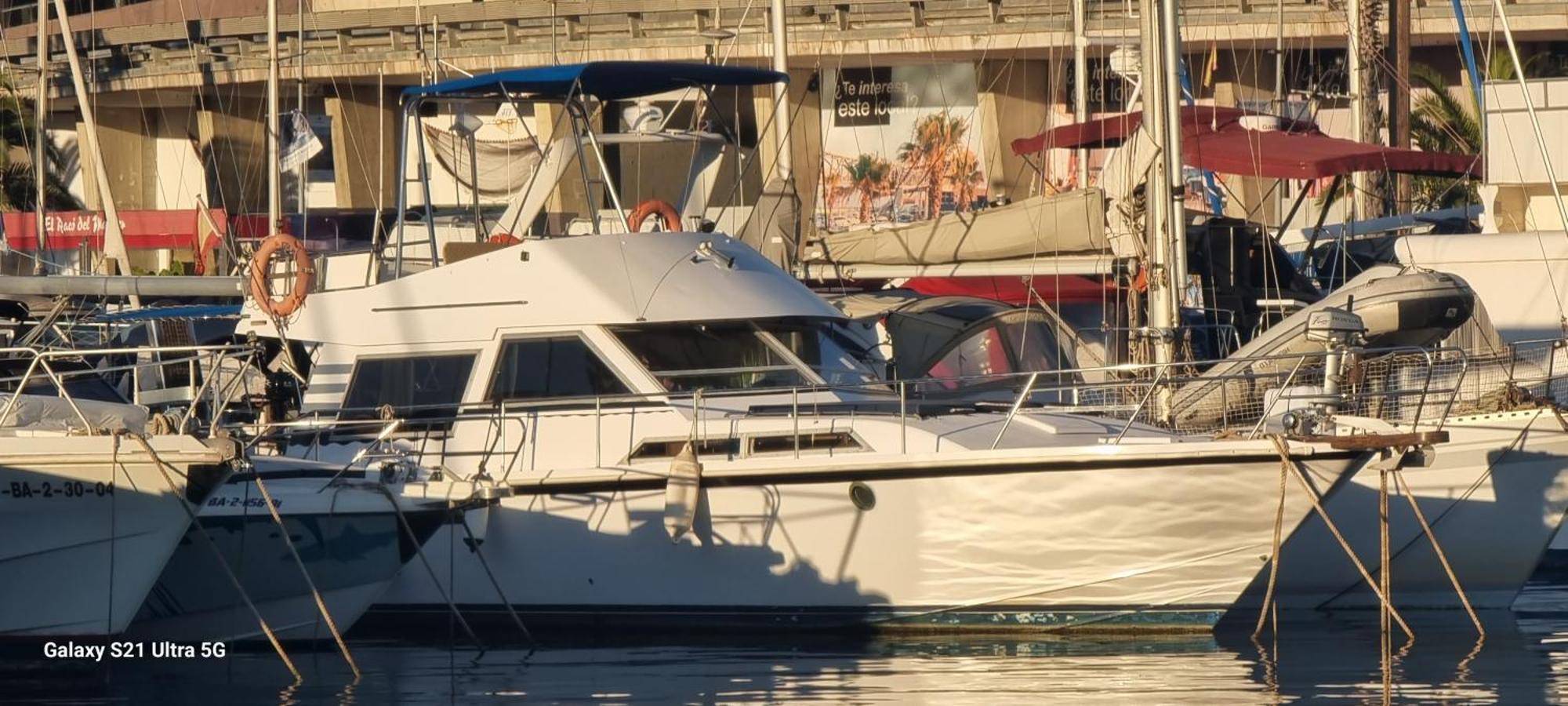 Beautiful And Comfy Boat In With Boat Tour Option Hotel en barco