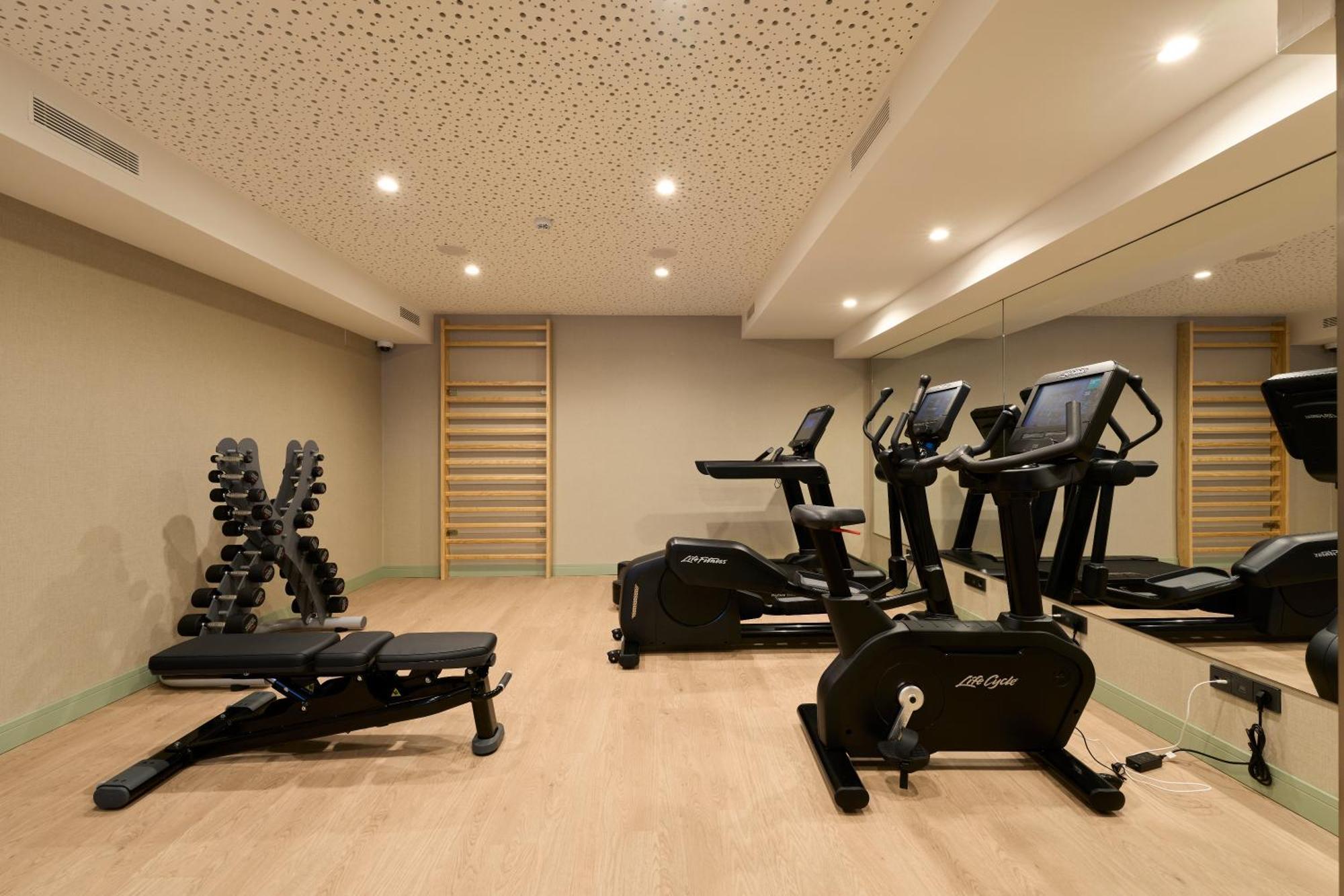 Hotel Catalonia La Maquinista 4*