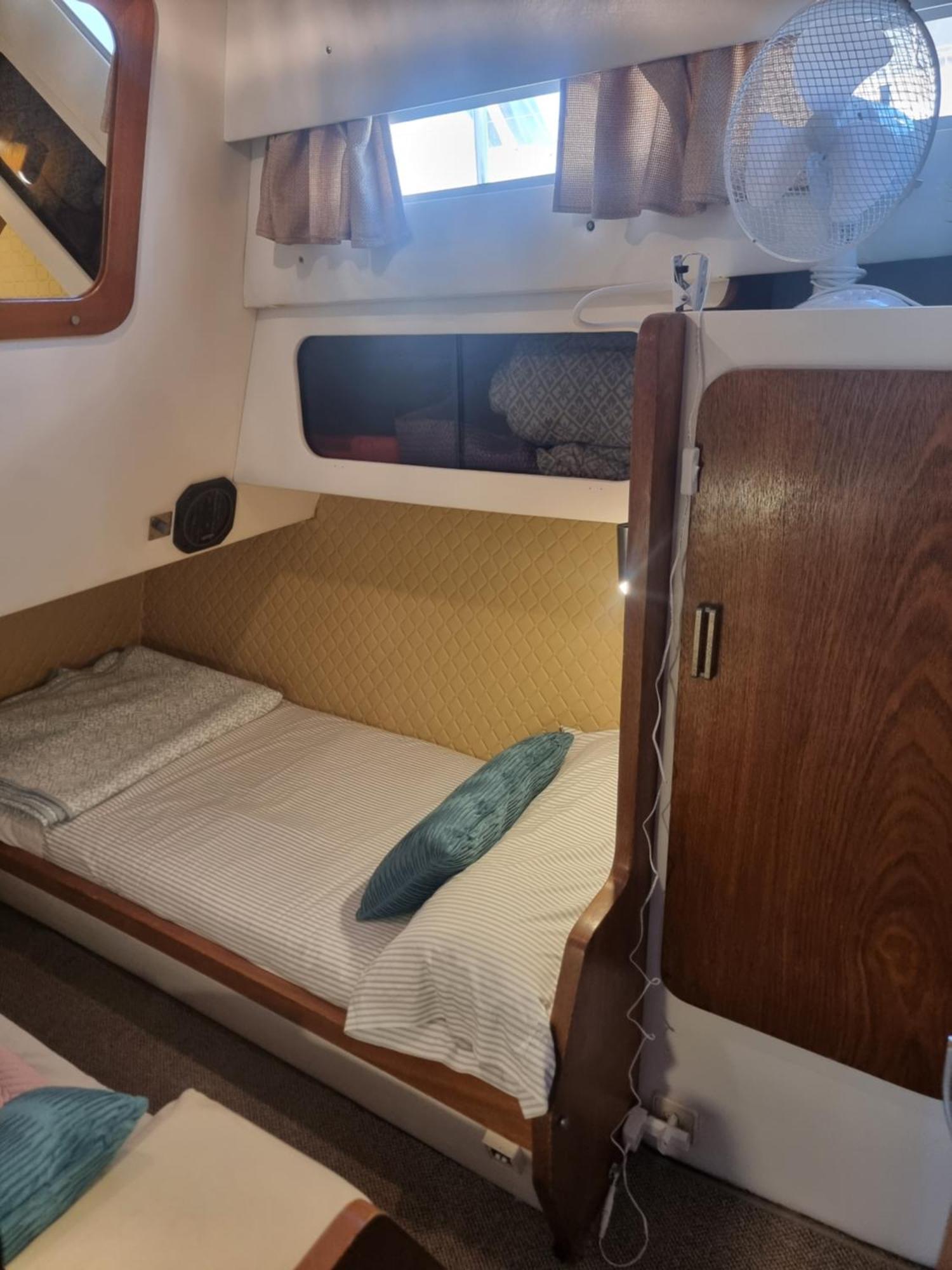 Hotel en barco Beautiful And Comfy Boat In With Boat Tour Option