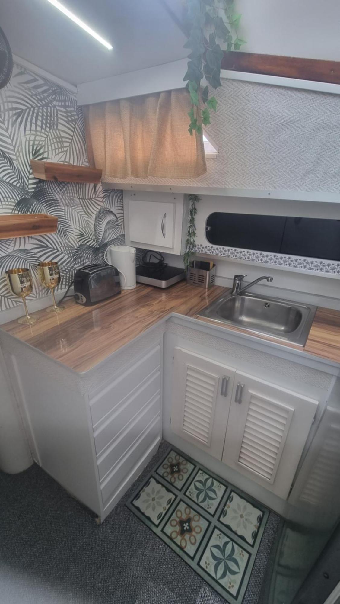 Beautiful And Comfy Boat In With Boat Tour Option