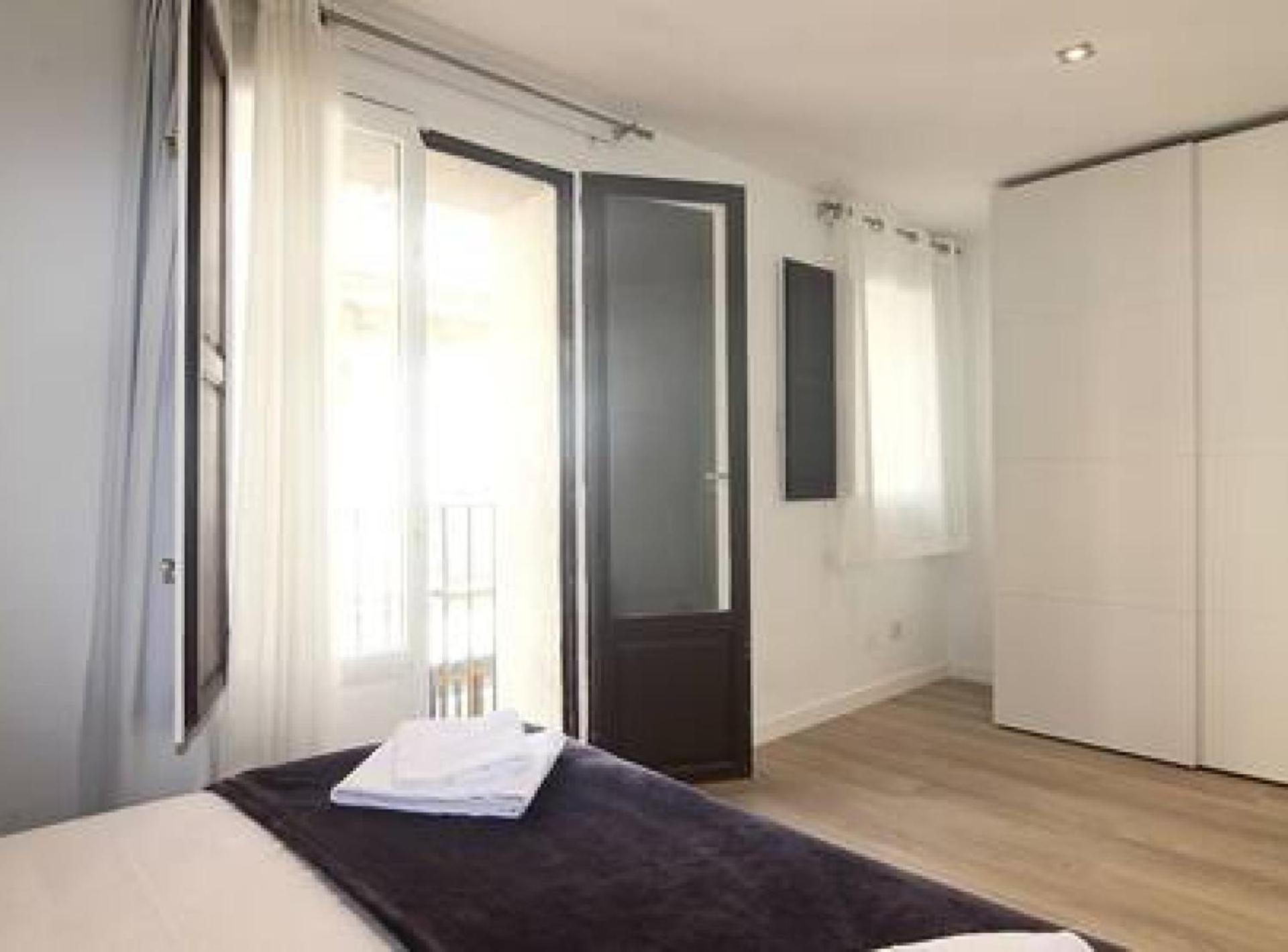Miquel Angel - In Sants Large Community Terrace Apartamento