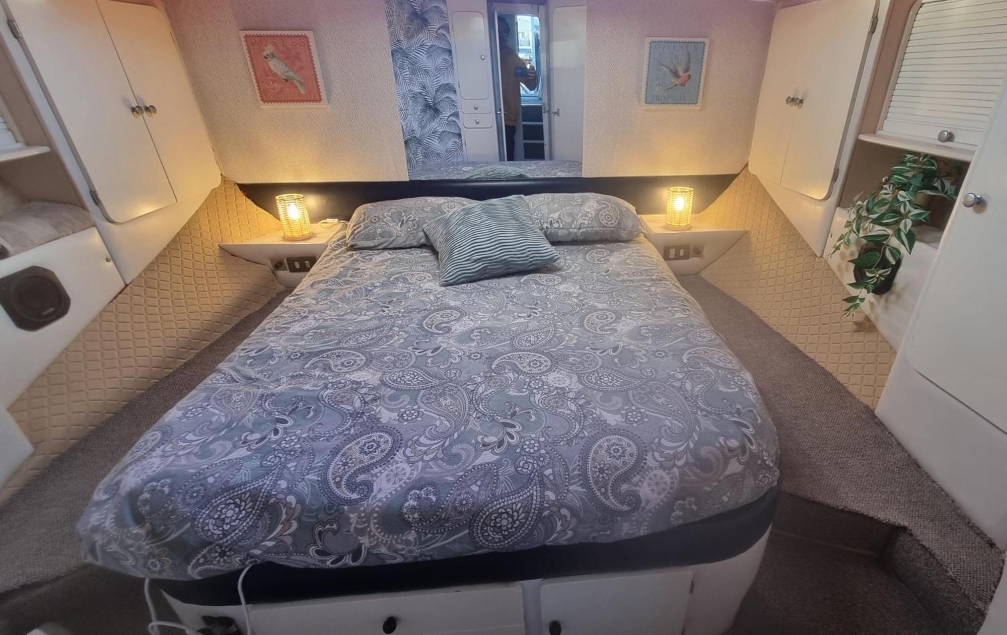 Beautiful And Comfy Boat In With Boat Tour Option Hotel en barco