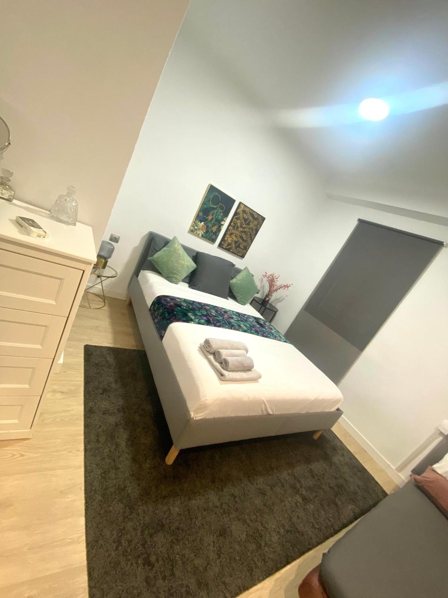 Chic Apartments- Free Parking - 10 Min From Bcn Centre By Metro * Barcelona