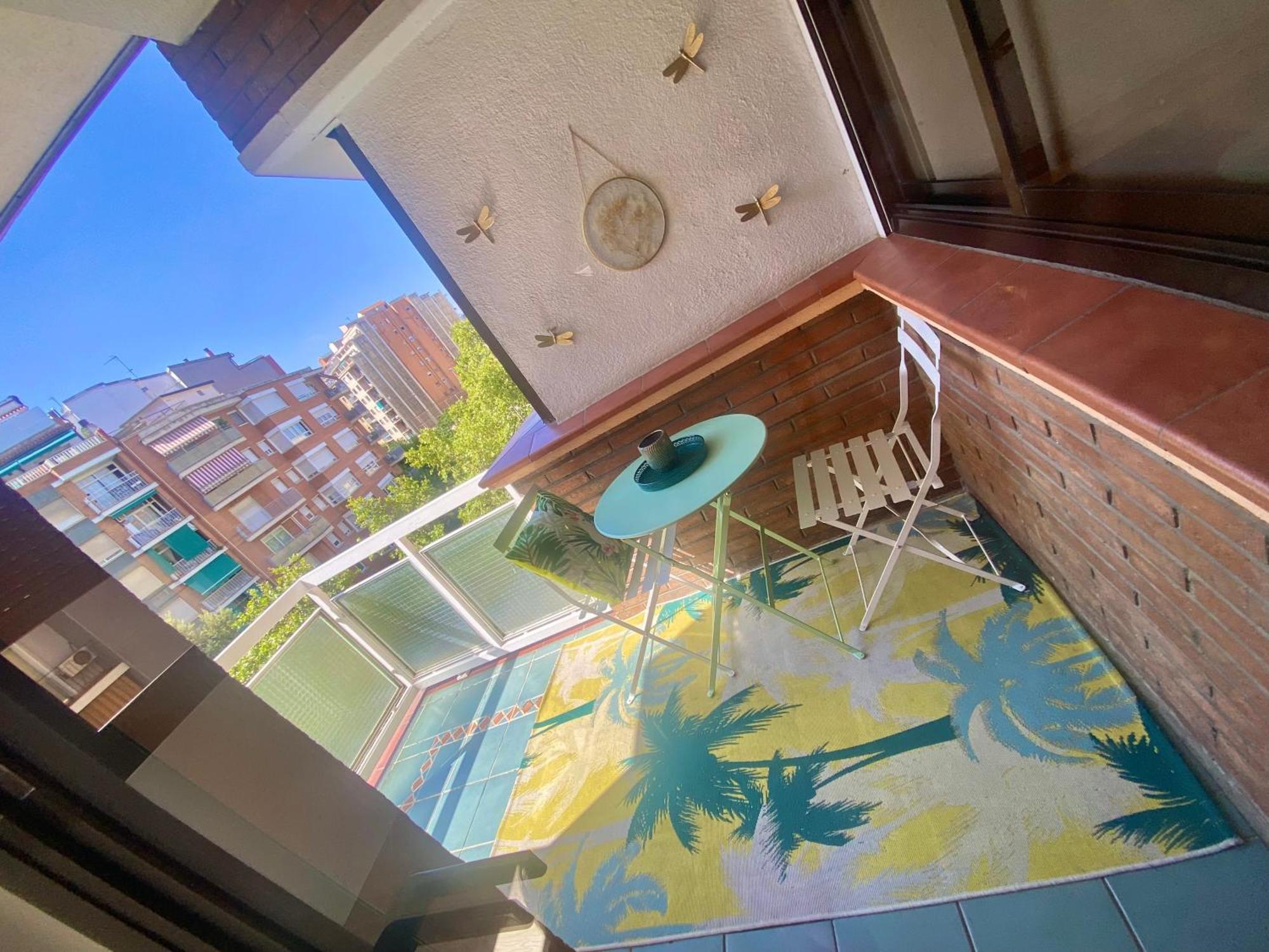 Apartment Chic Apartments- Free Parking - 10 Min From Bcn Centre By Metro Barcelona