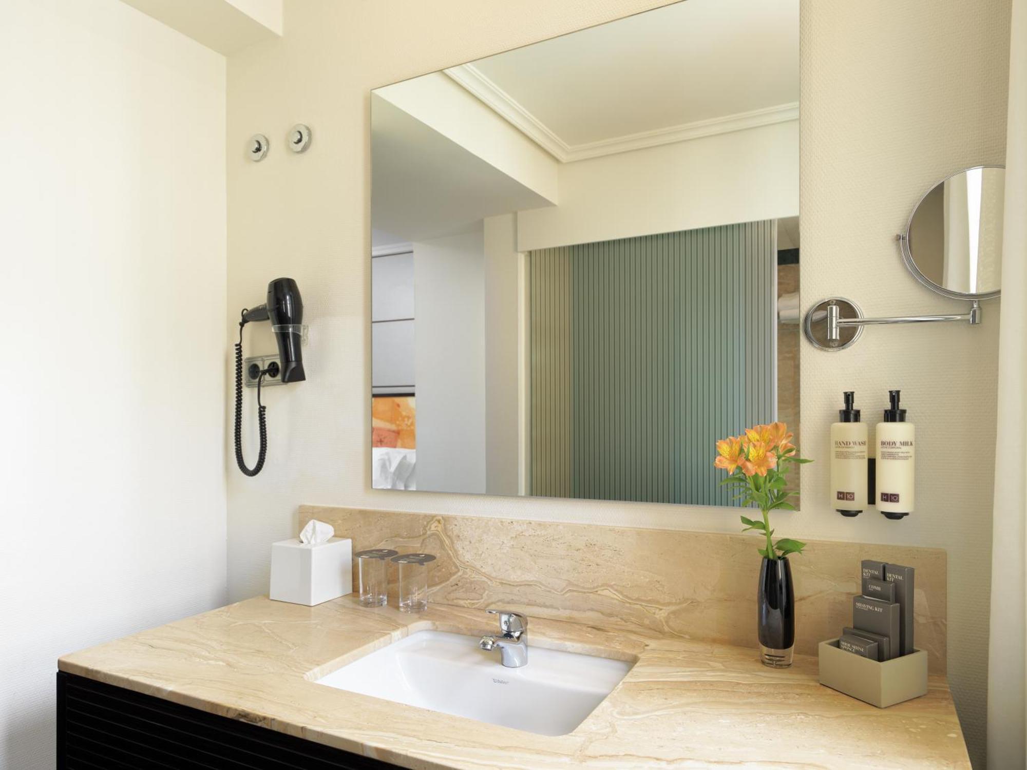 Hotel H10 Universitat 4*