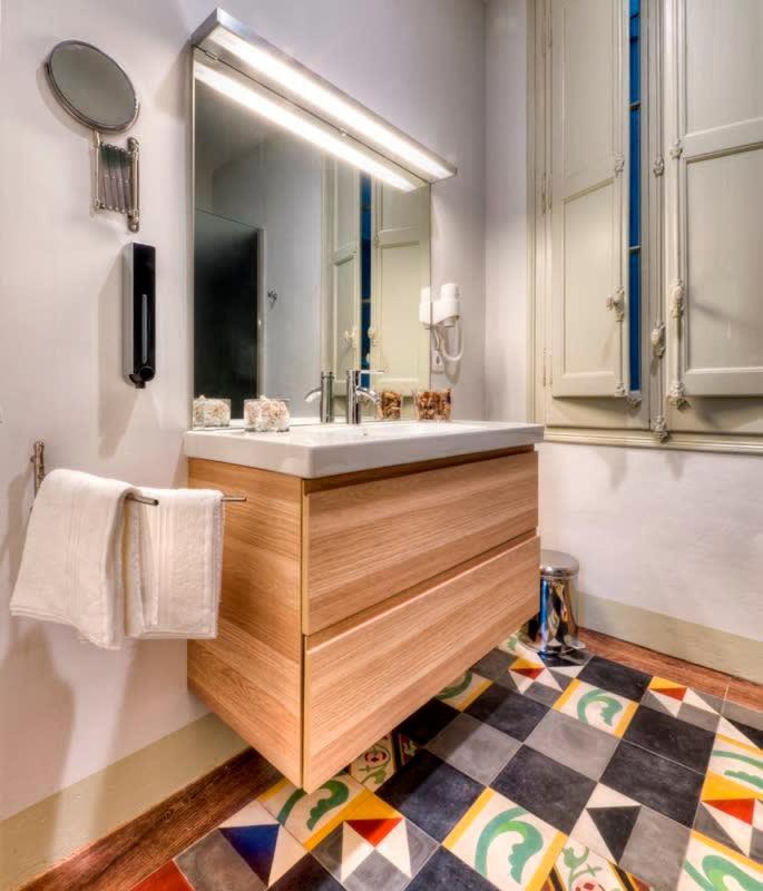 Paseo De Gracia Catalan 4bd With Private Terrace