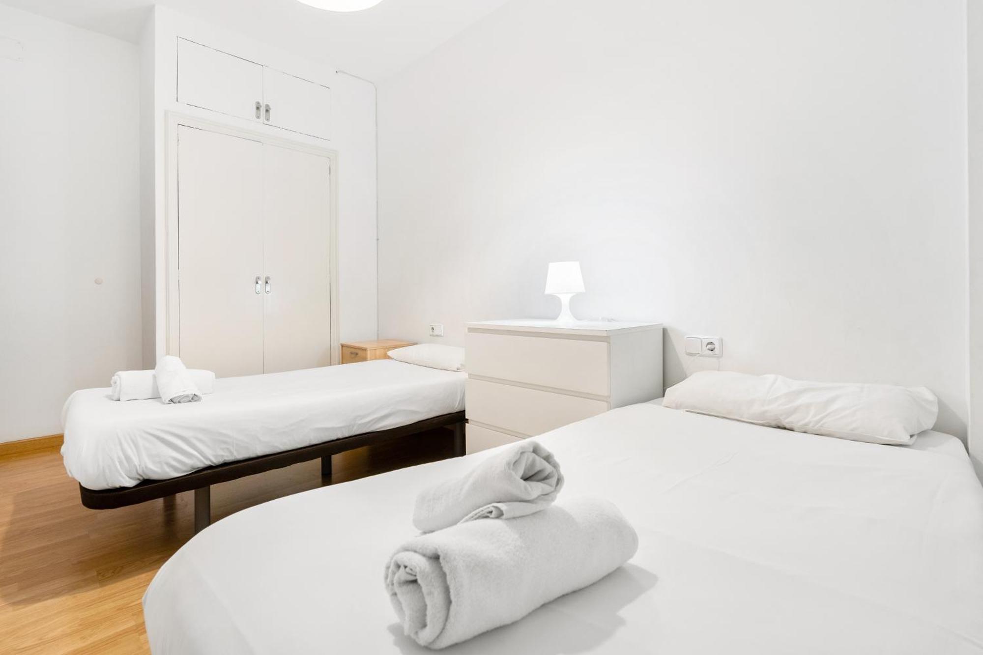 Apartamento Sunlit Expansive Terrace, Ac & Outdoor Seating Barcelona