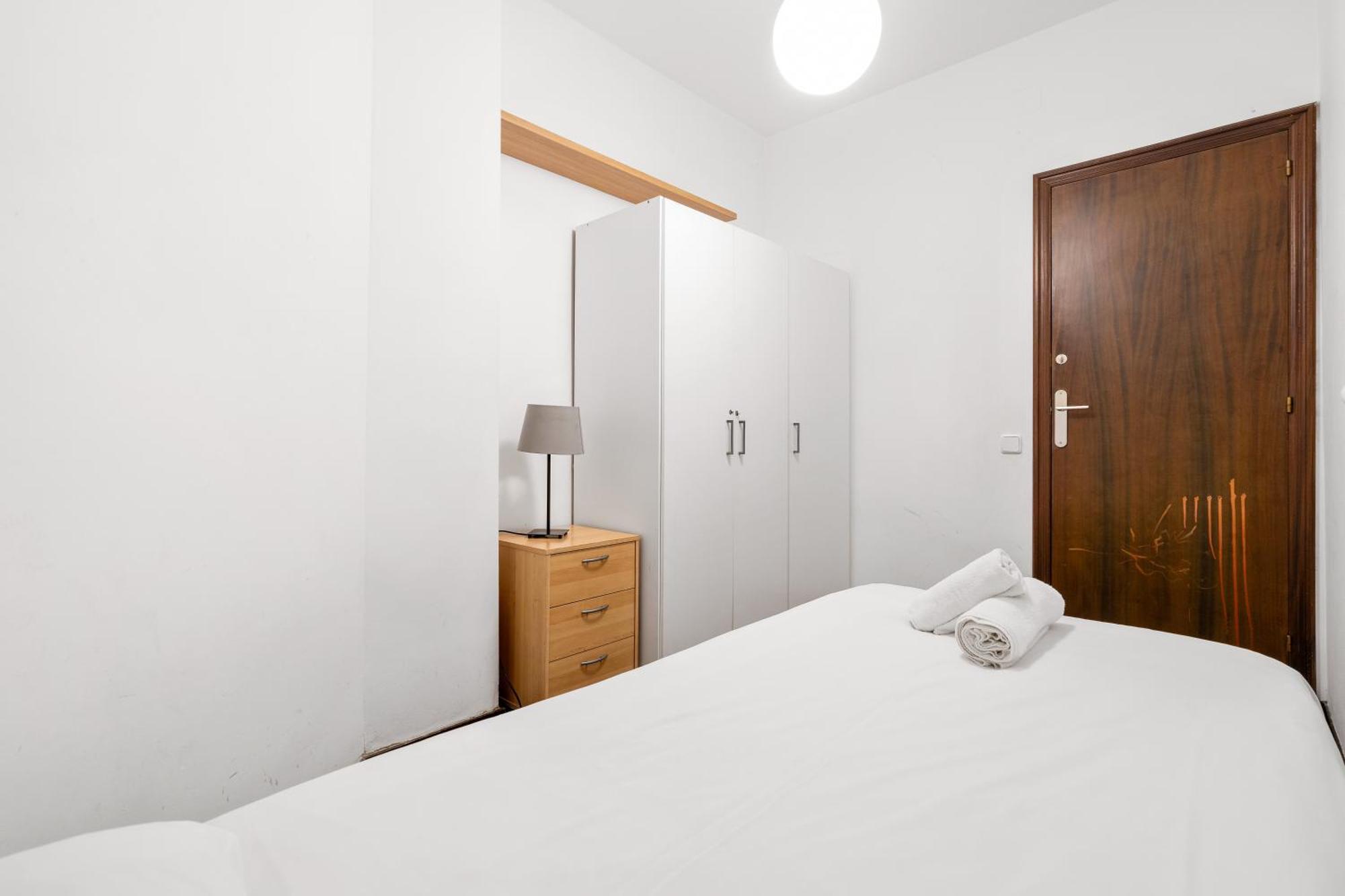 Sunlit Expansive Terrace, Ac & Outdoor Seating Apartamento Barcelona