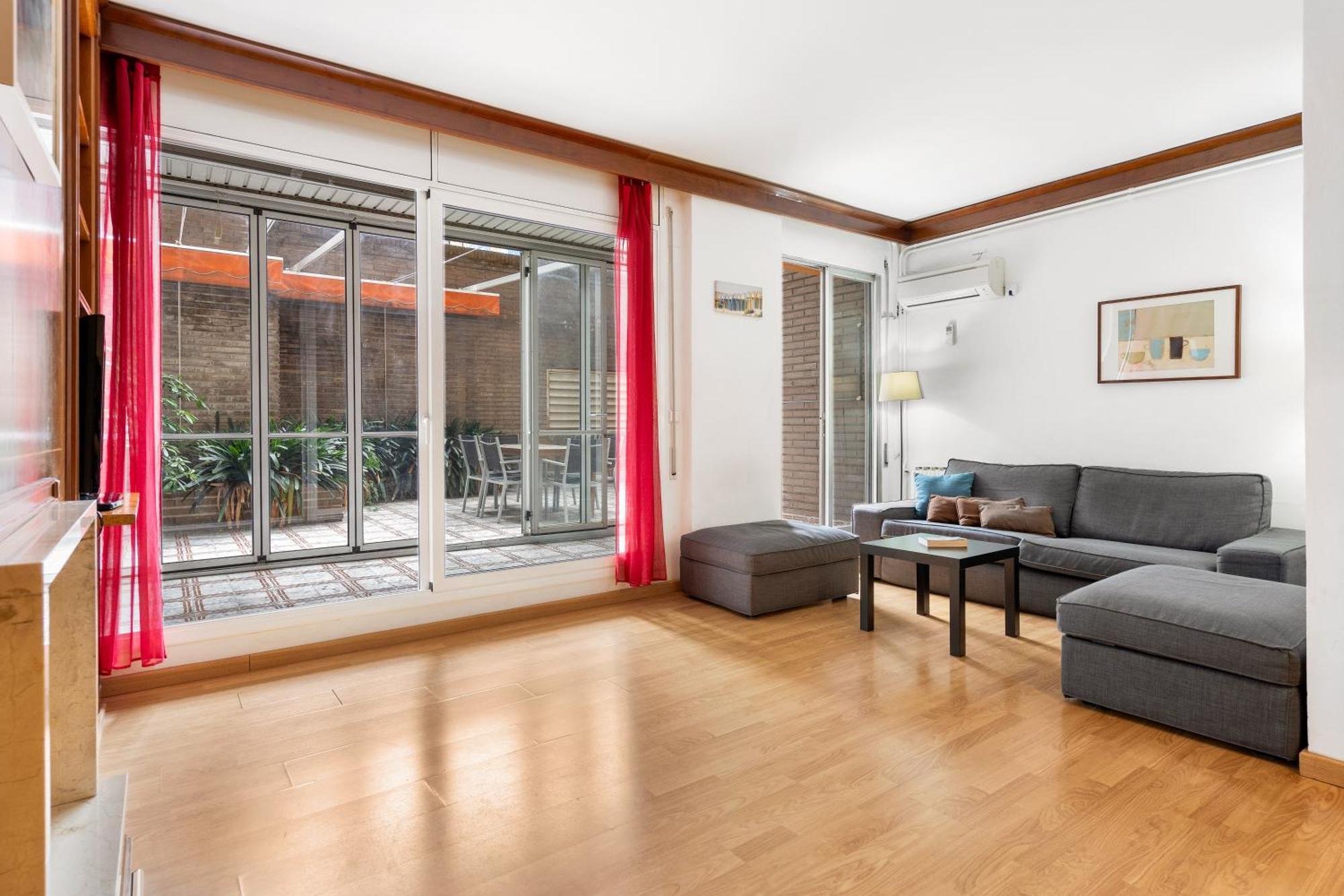 Sunlit Expansive Terrace, Ac & Outdoor Seating Apartamento Barcelona