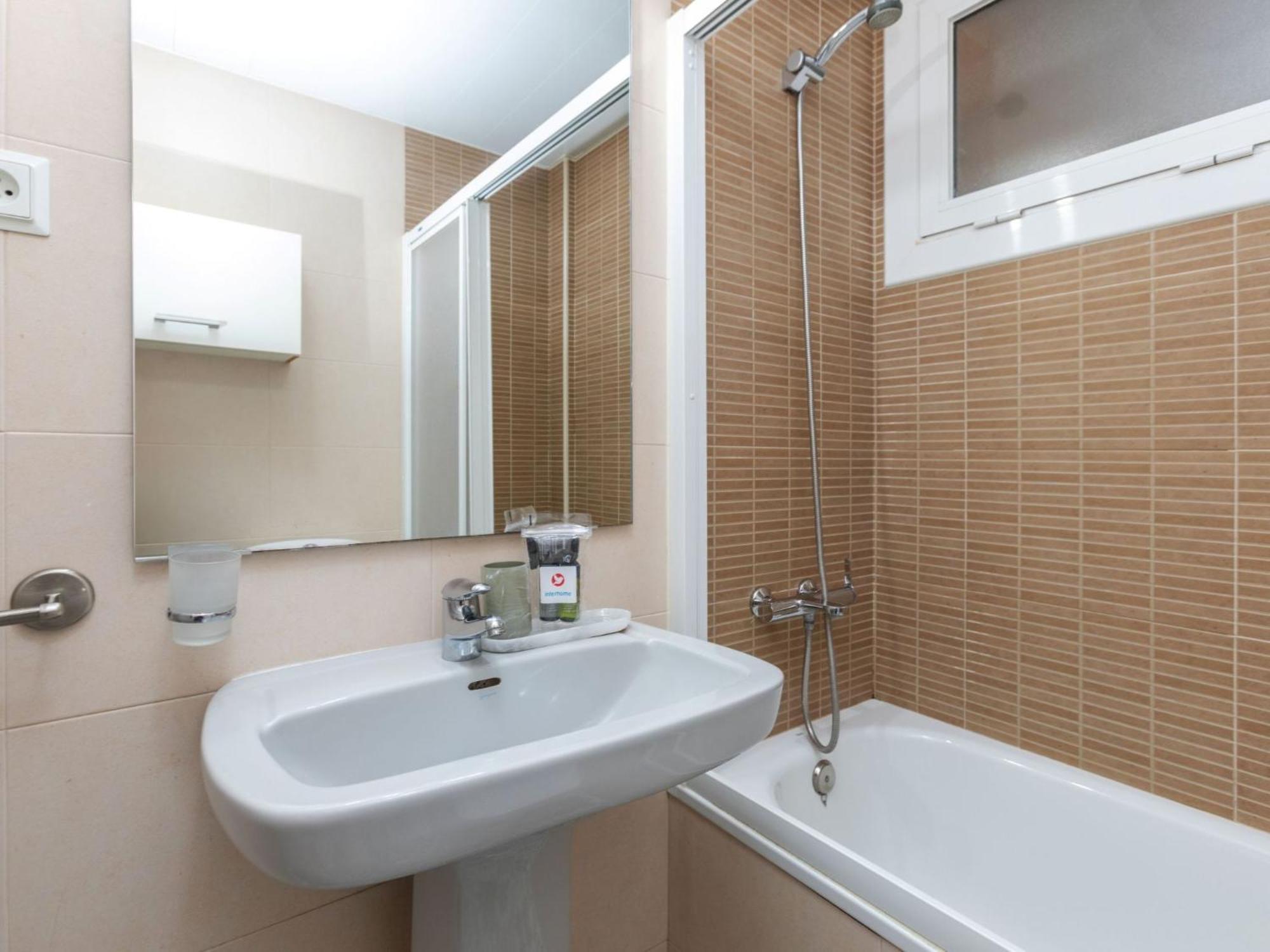 Apartment Eixample Esq Rocafort Diputacio By Interhome Barcelona