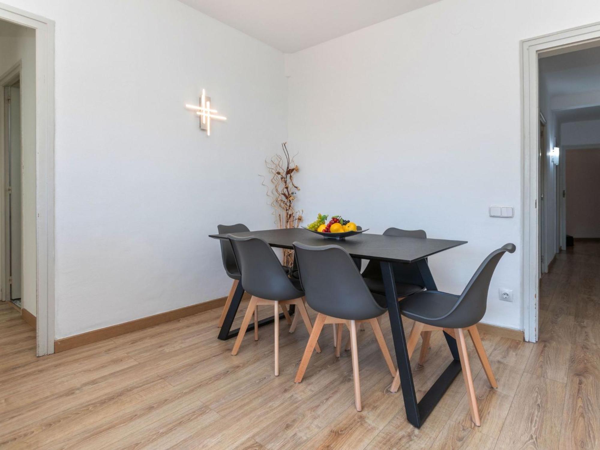 Apartment Eixample Esq Rocafort Diputacio By Interhome
