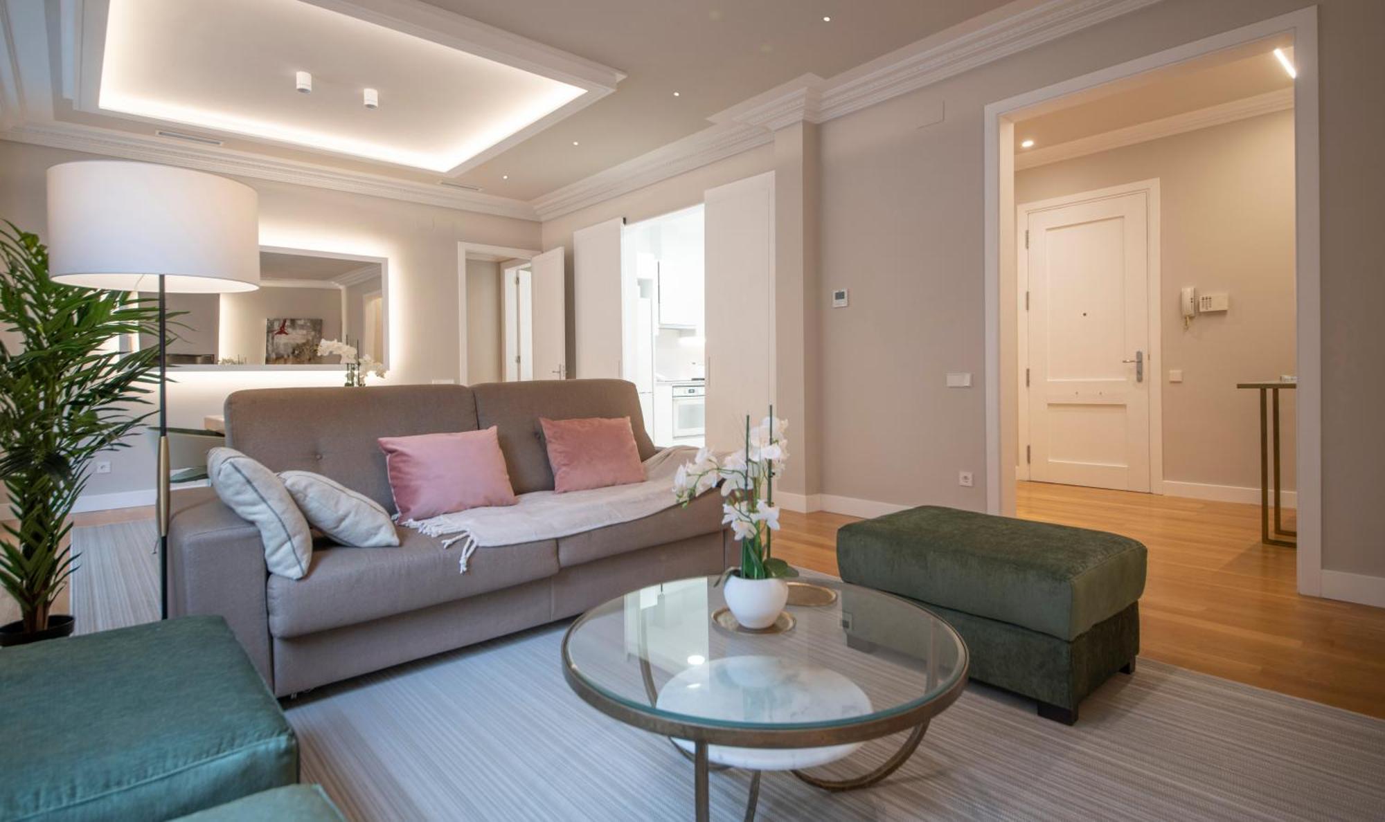 Stylish Diagonal Apartment *