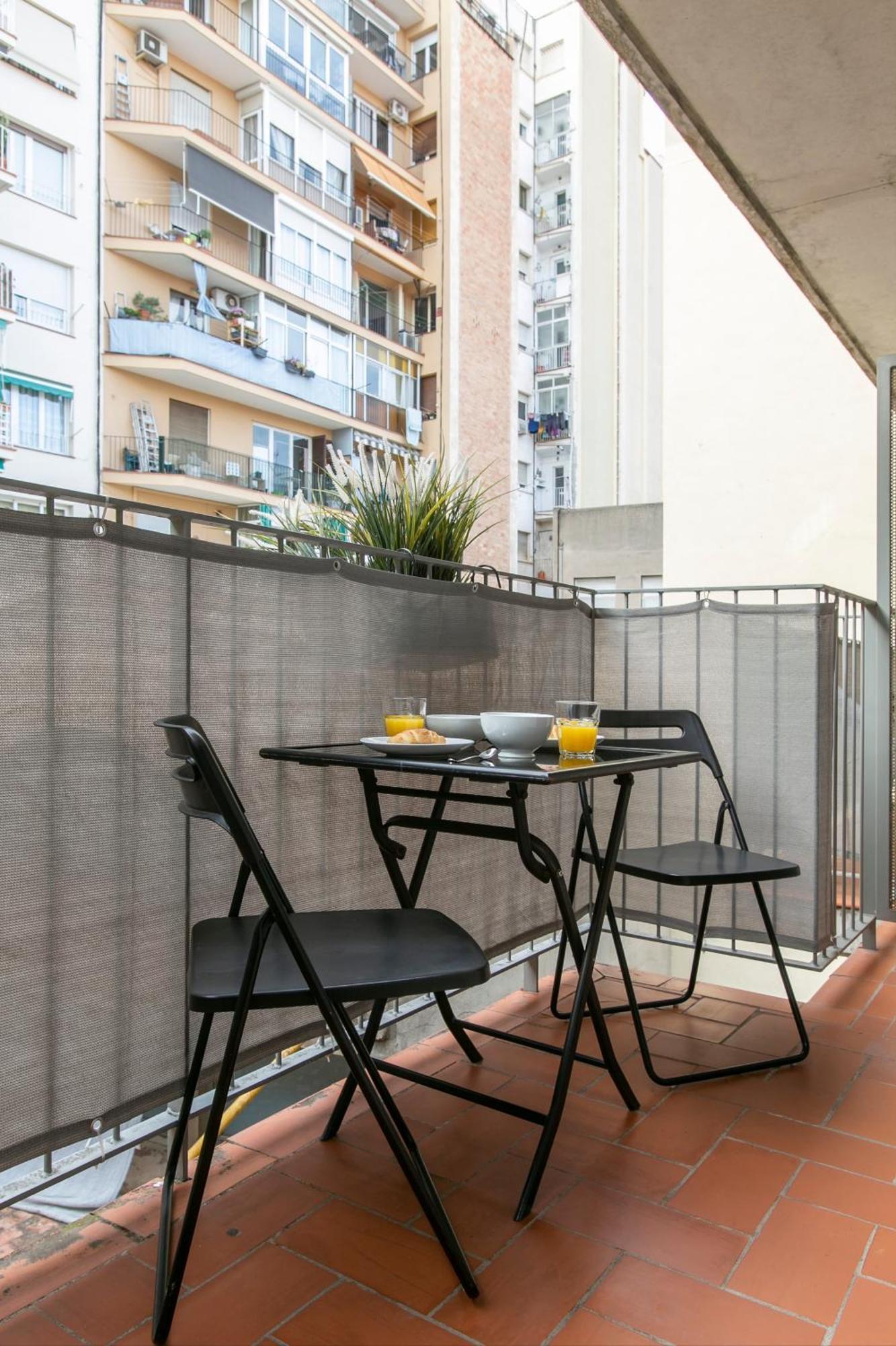Apartment Chic And Modern In Gracia