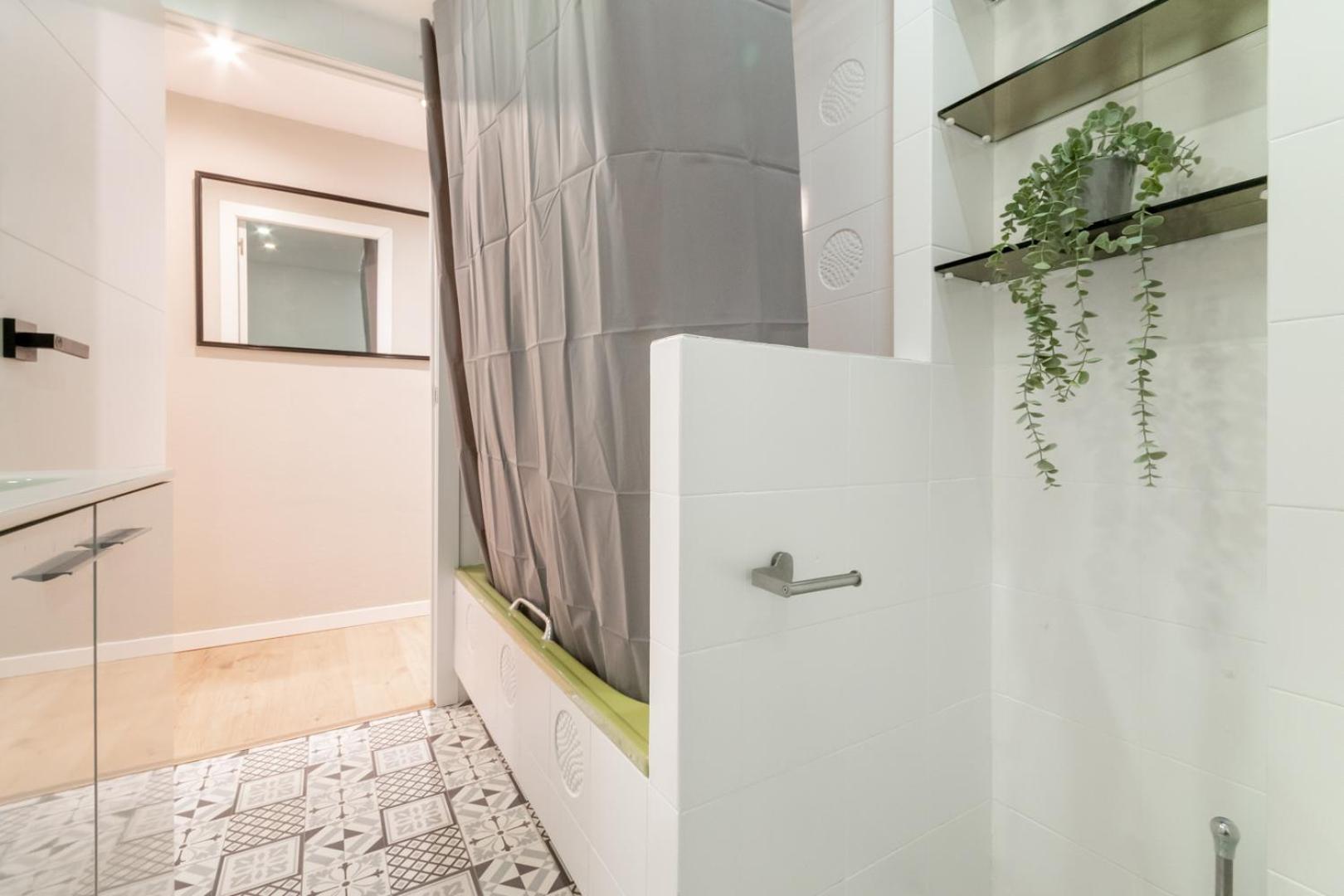 Coliving Gran Via Carlos Iii * Barcelona