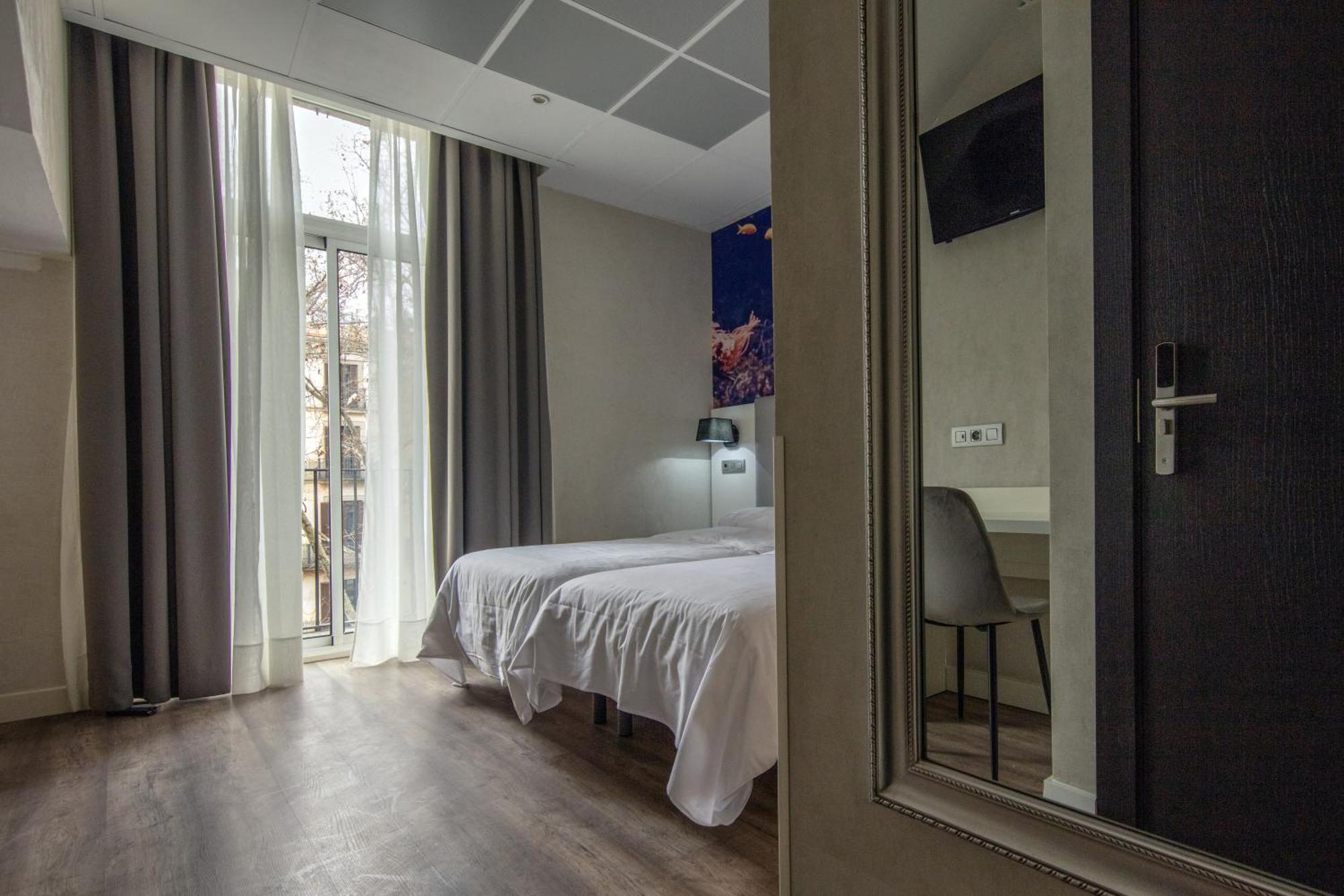 Guest house Standbyme Ramblas 2*