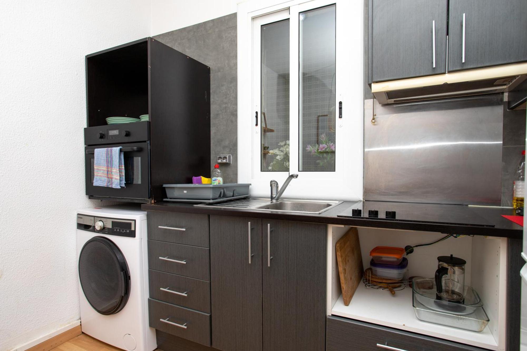 Cozy Exiample Getaway With Patio Barcelona