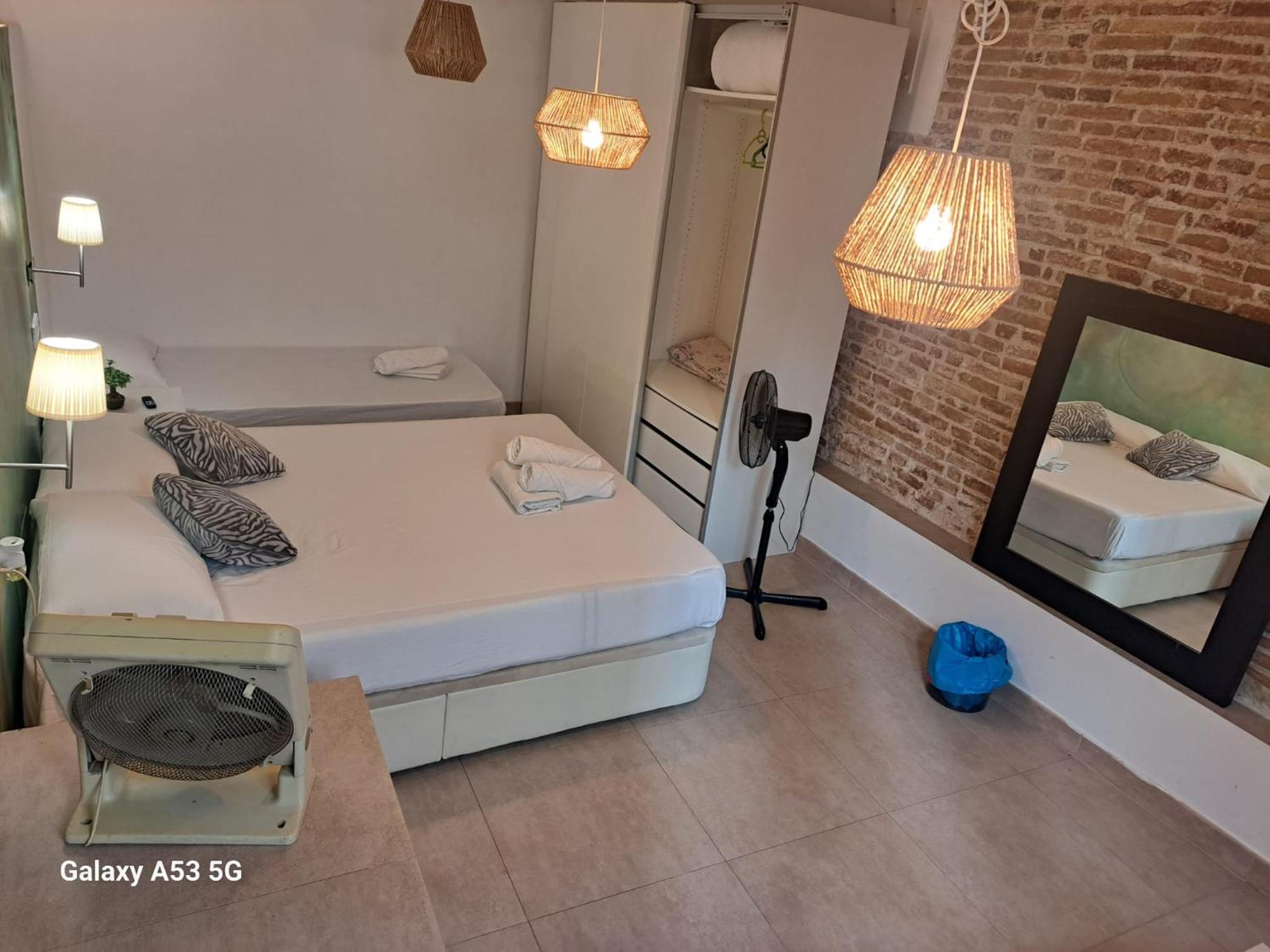 Grupos Hasta 8 En Plena Rambla De Cataluna Guest house *
