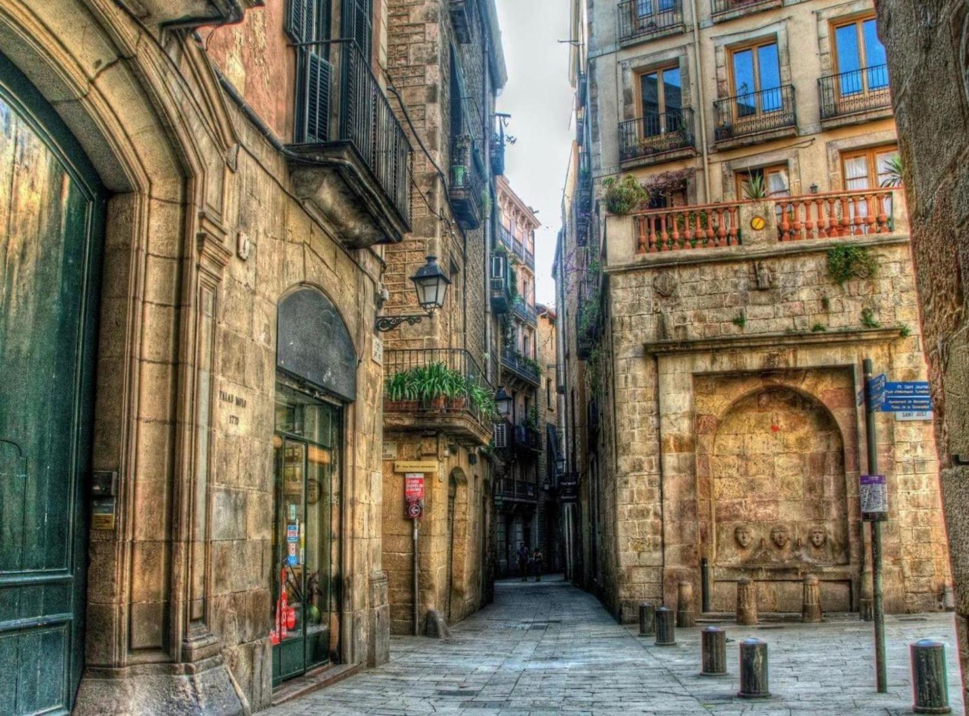Miquel Angel - In Sants Large Community Terrace