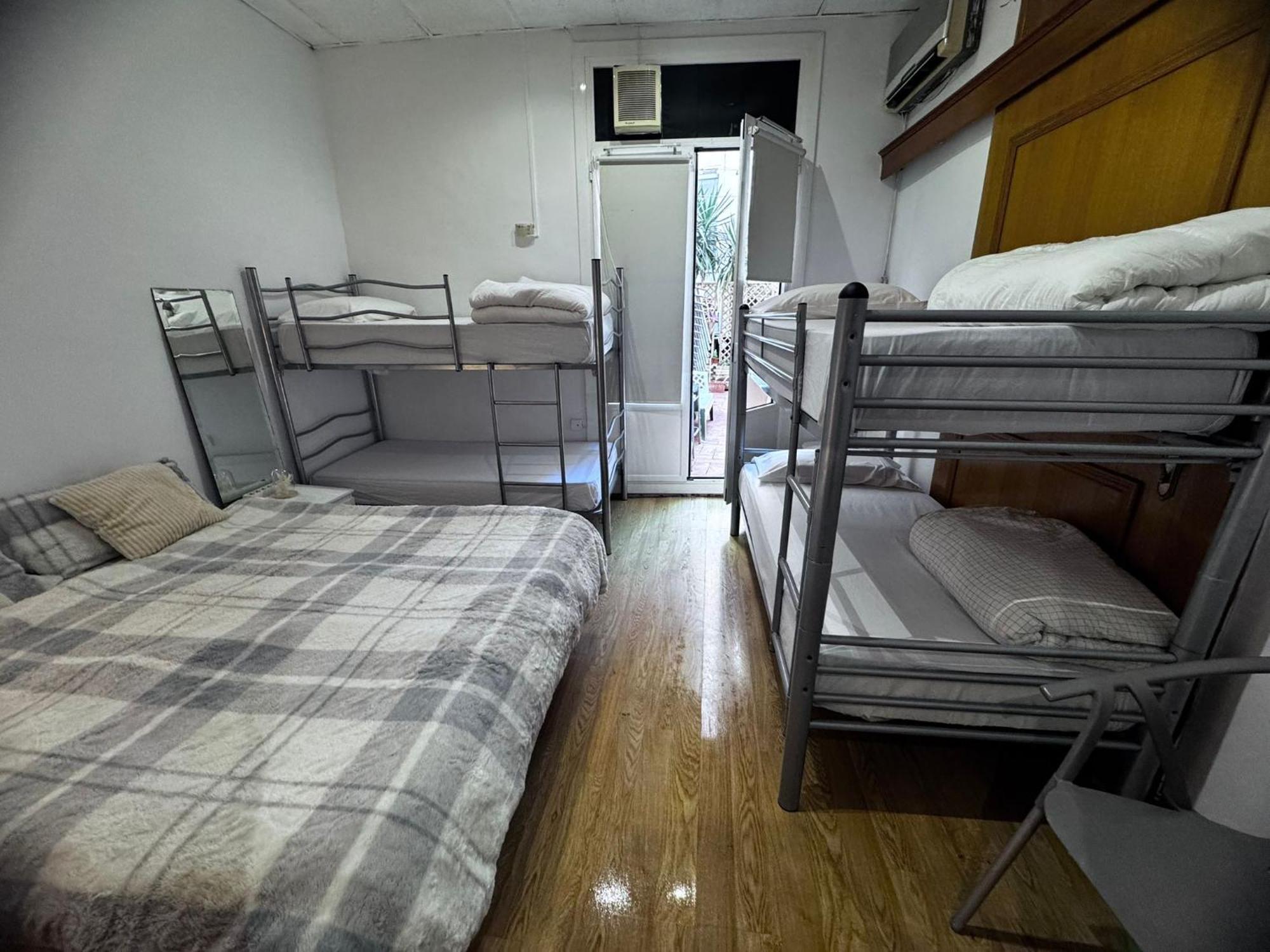 Grupos Hasta 8 En Plena Rambla De Cataluna Guest house