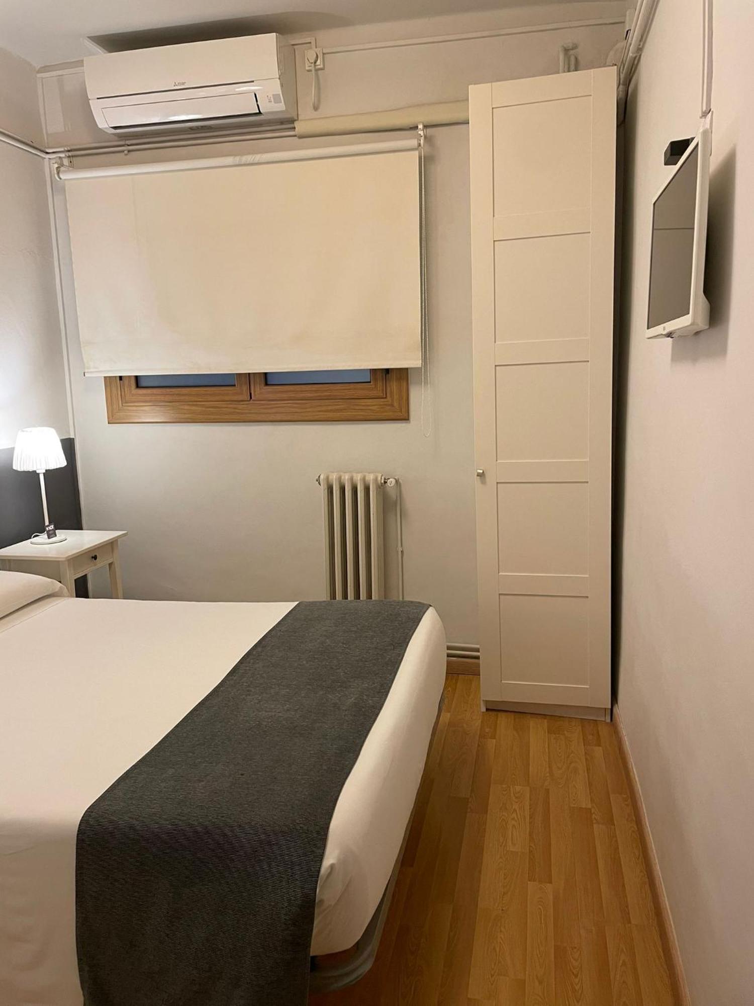 Hostal El Ninot Barcelona