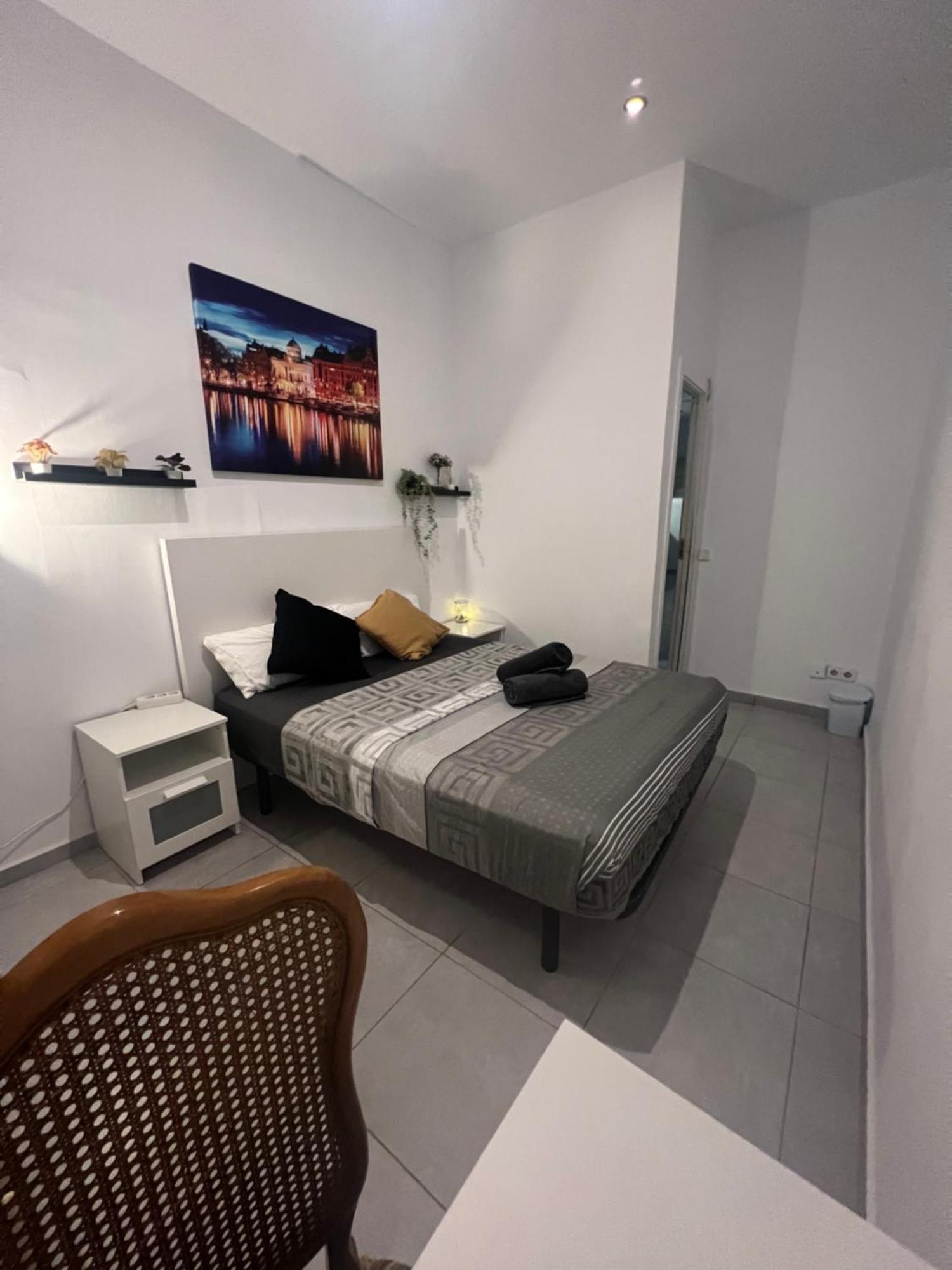 In Spacious In Center *