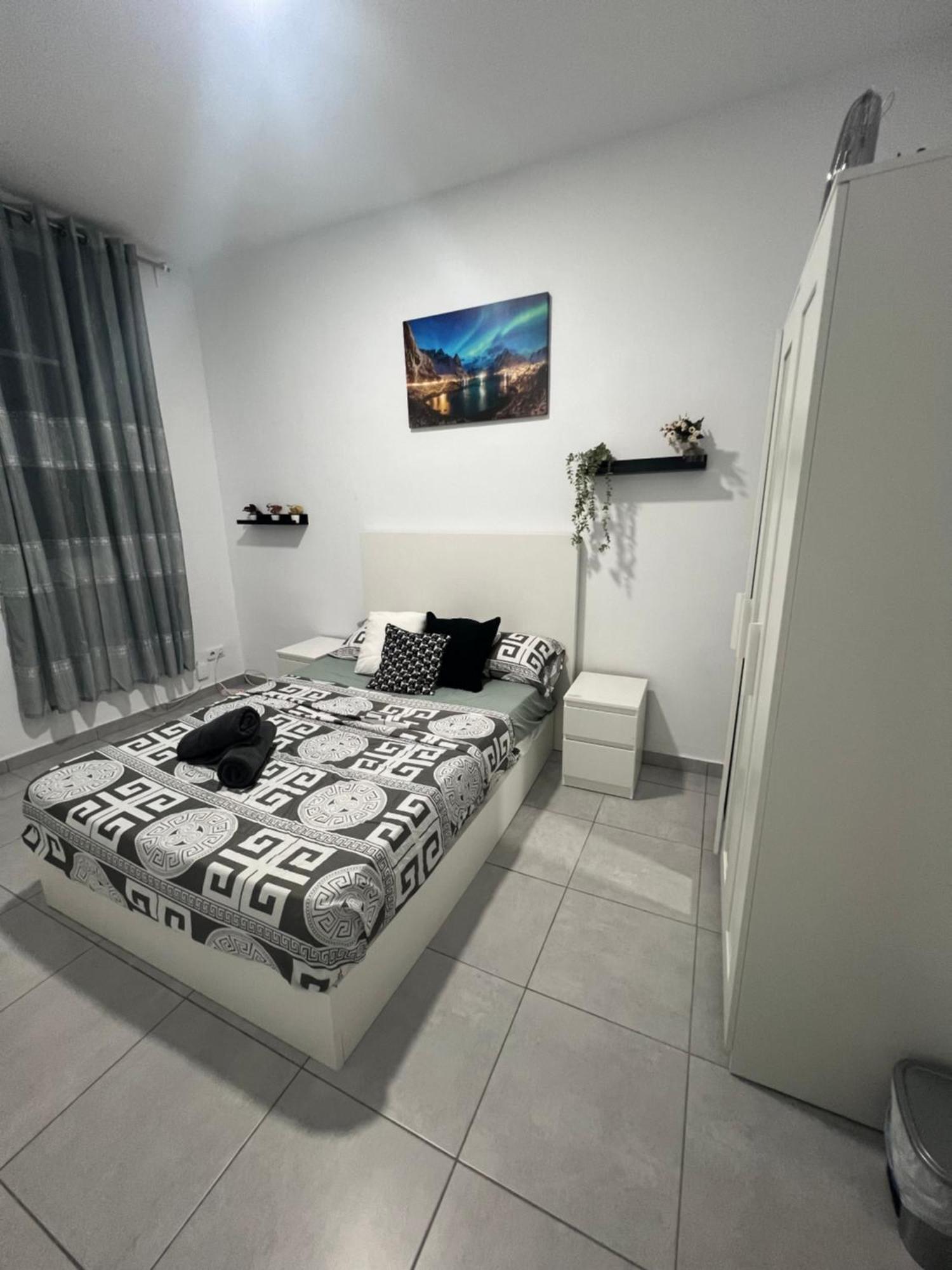 In Spacious In Center Barcelona