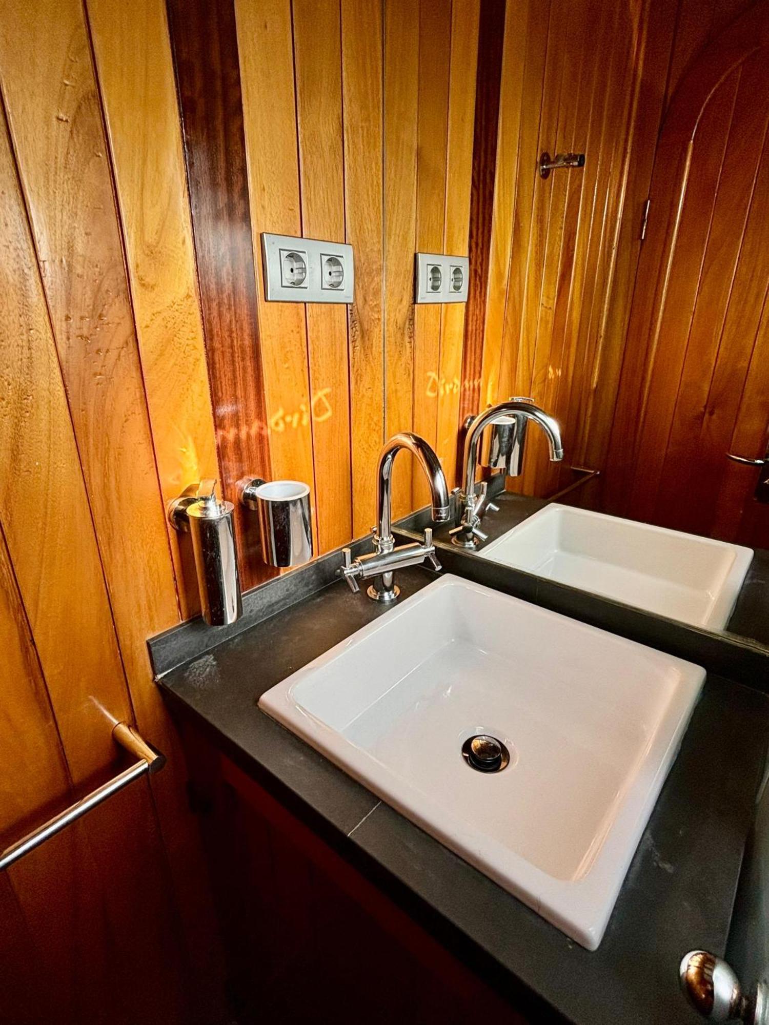 Botel Wooden Boat- La Goletta *