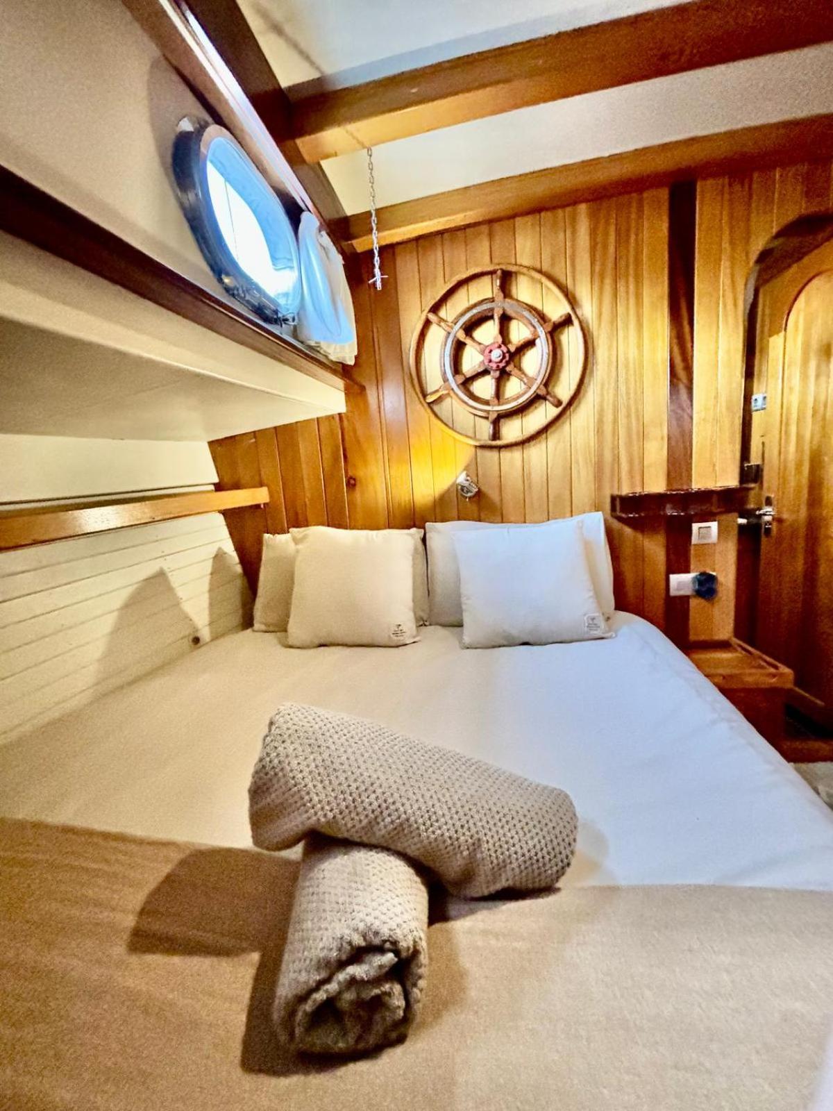 Botel Wooden Boat- La Goletta