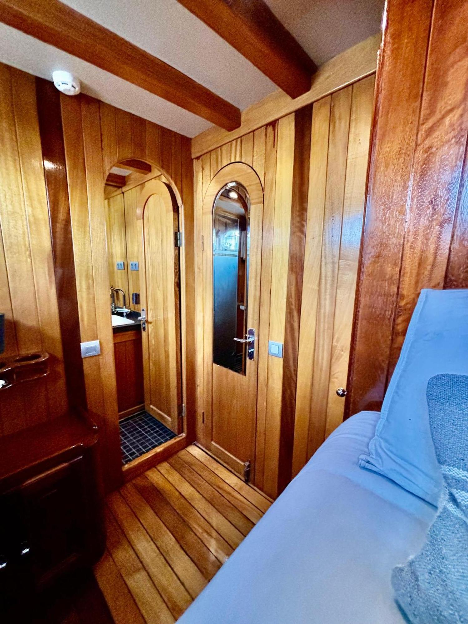 Wooden Boat- La Goletta Botel Barcelona