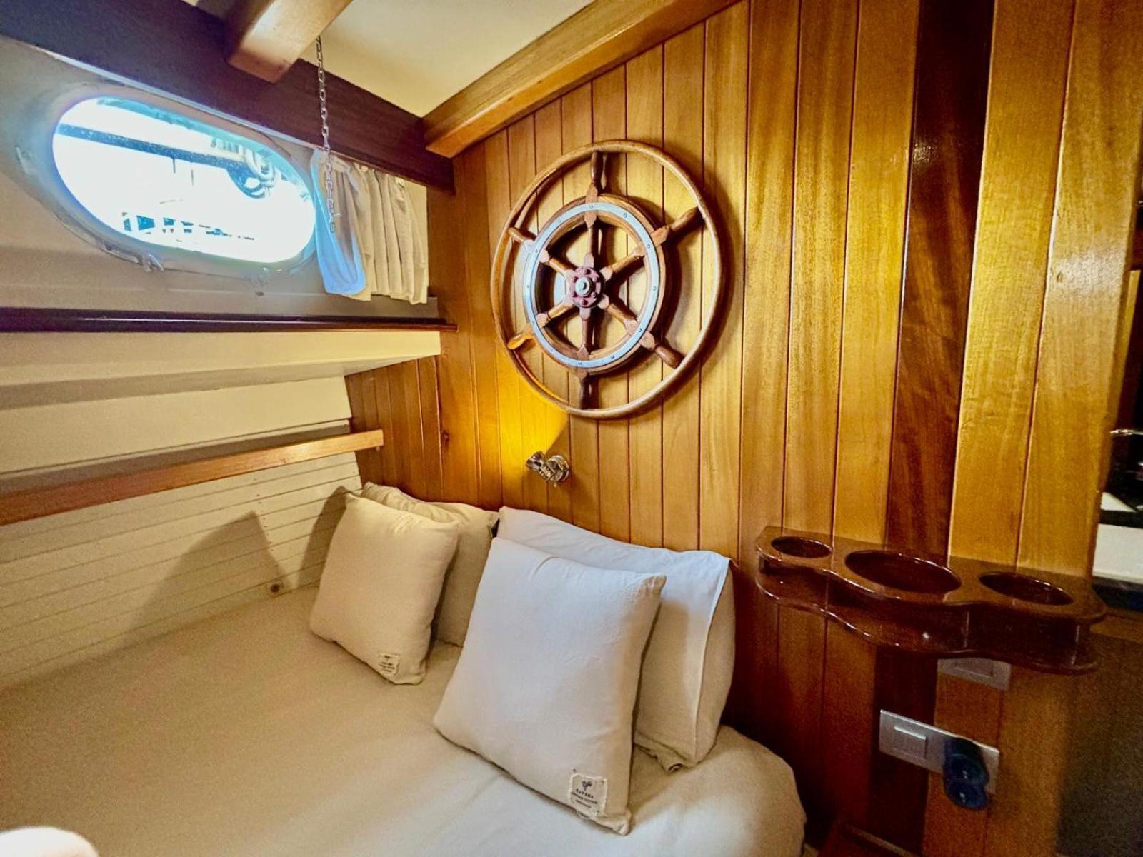 Wooden Boat- La Goletta Botel *