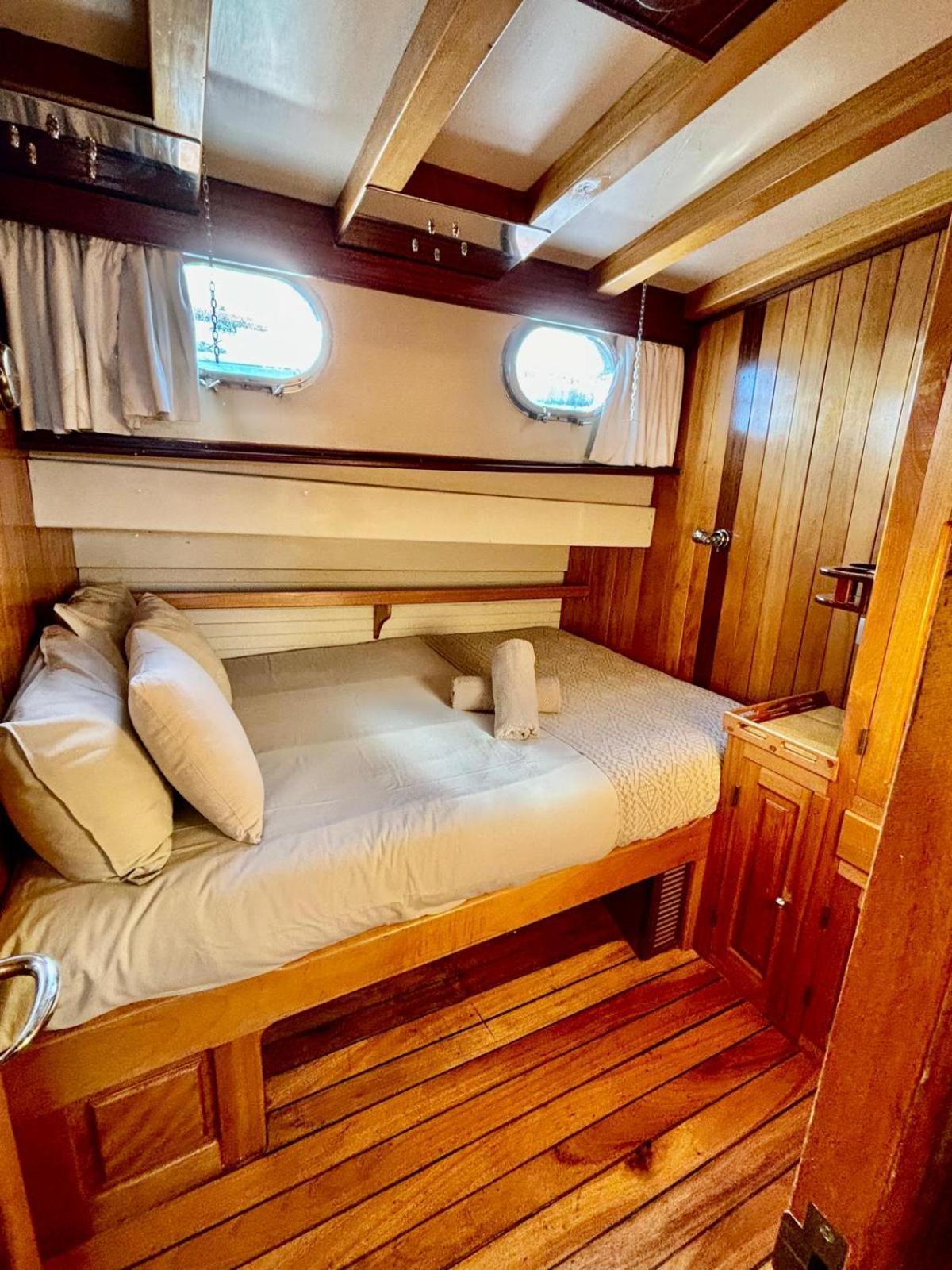 Botel Wooden Boat- La Goletta *
