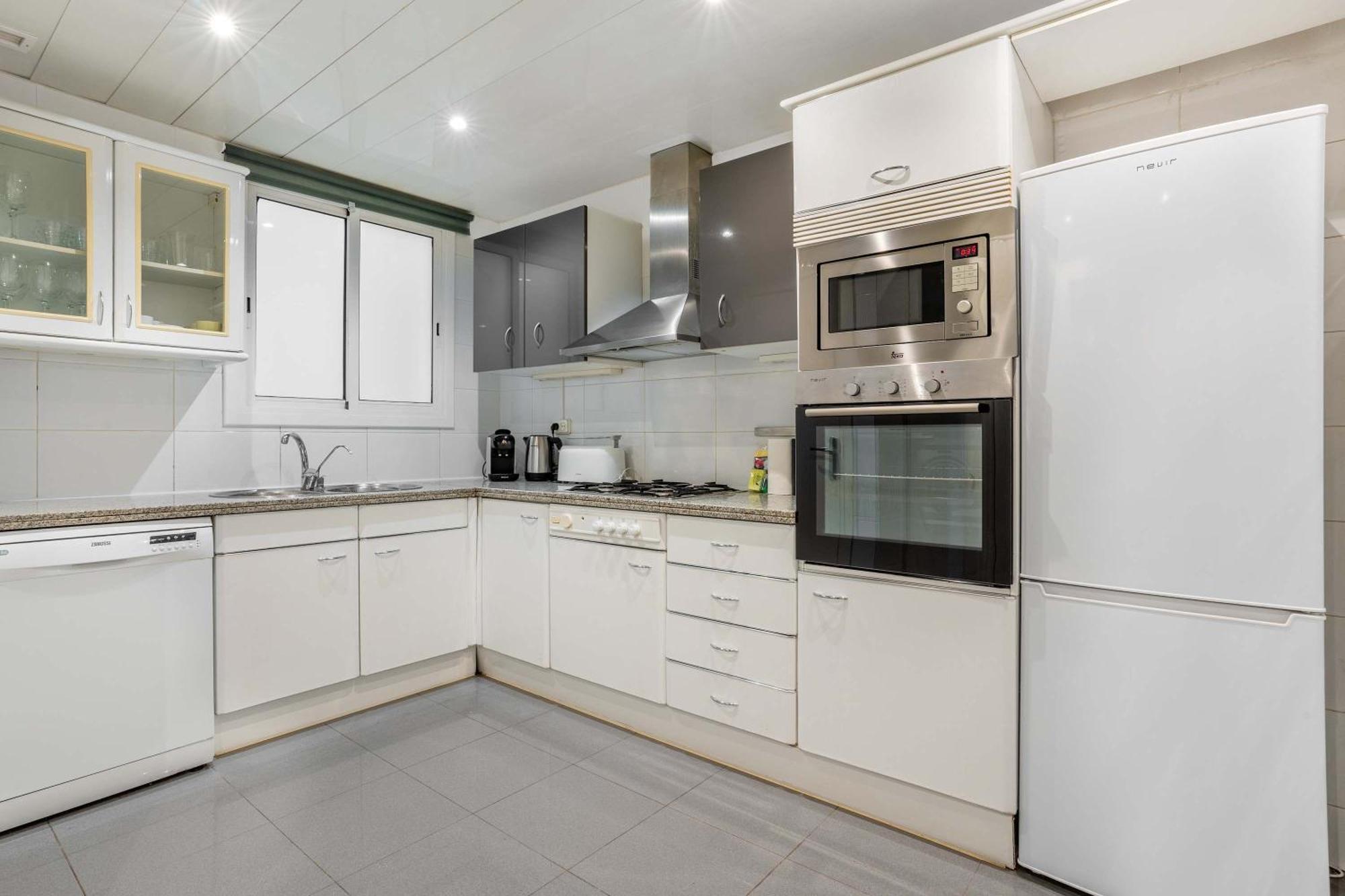 Elegant 3-bedroom In The Heart Of Bcn