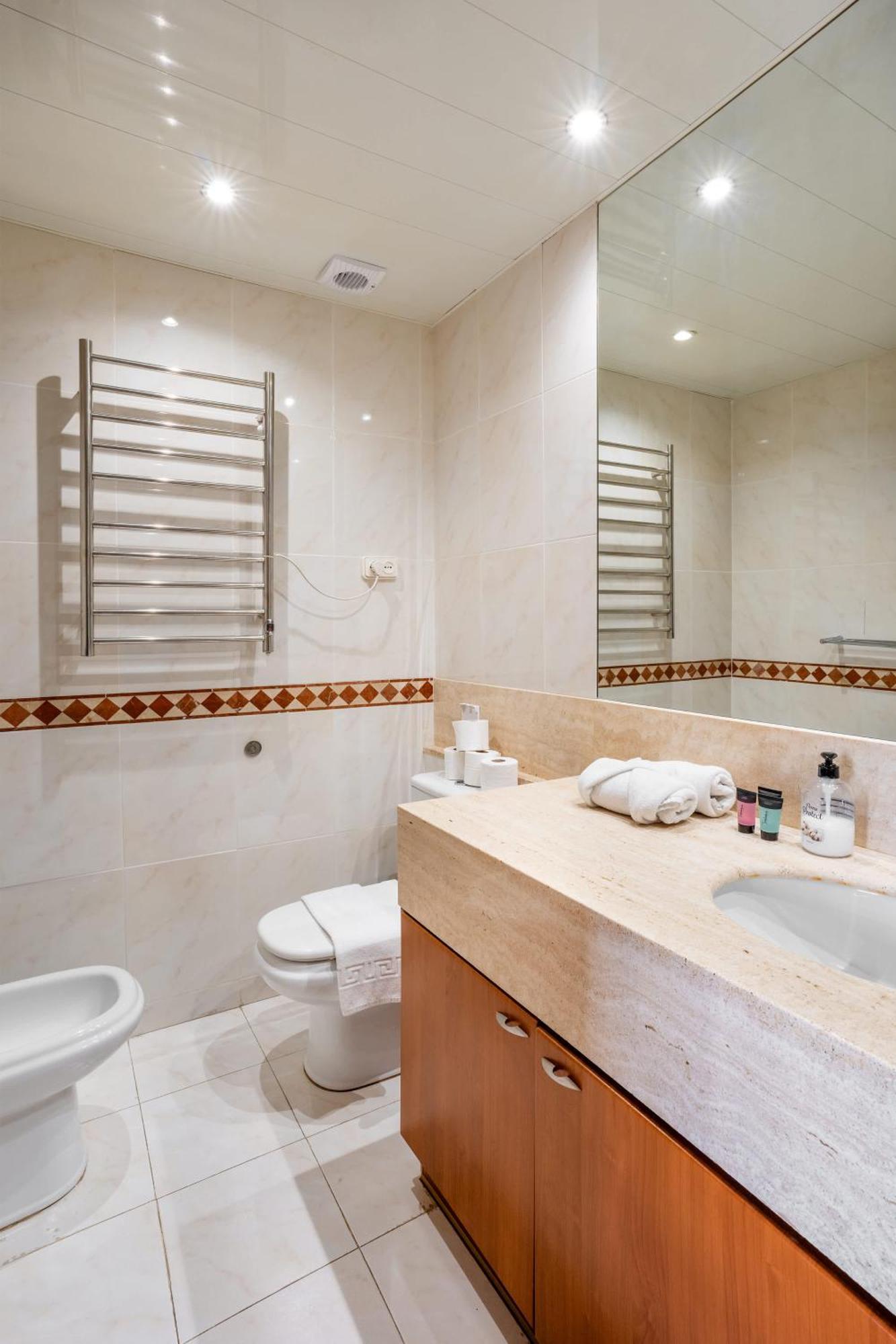 Elegant 3-bedroom In The Heart Of Bcn Apartamento