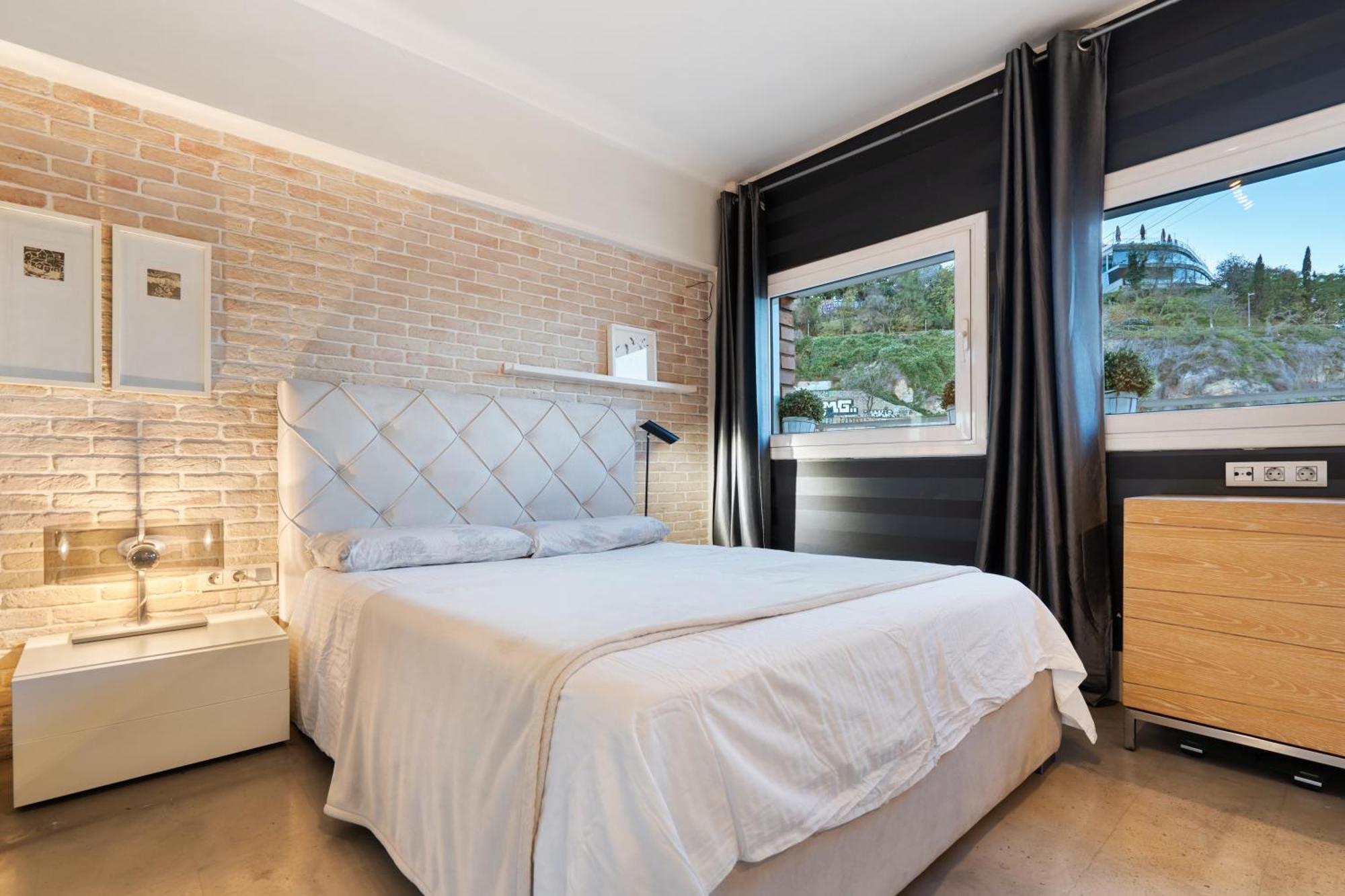 Bright Ferry Terminal & Ramblas Apartamento