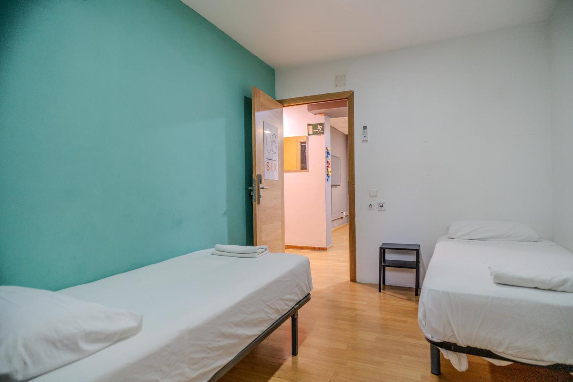 Hostal Holidaysbcn *