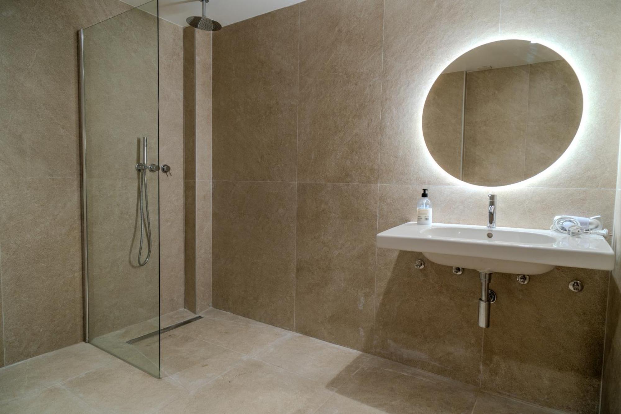 Hostal Holidaysbcn *