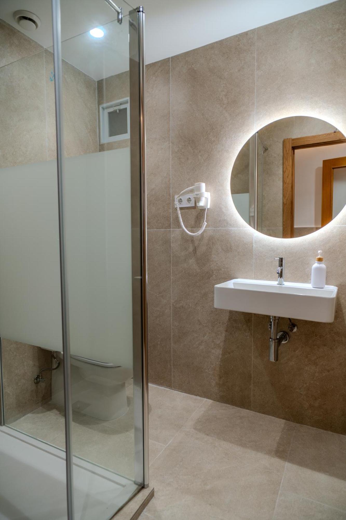 Hostal Holidaysbcn *