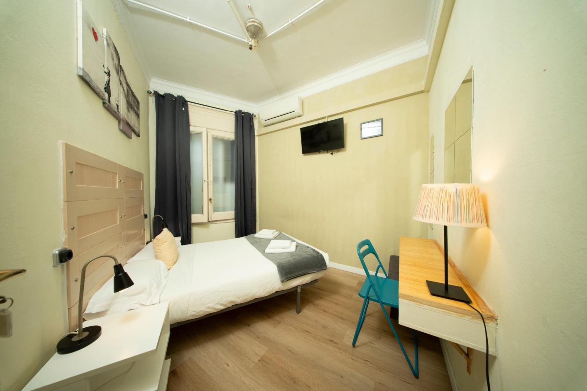 Hostal Wow *