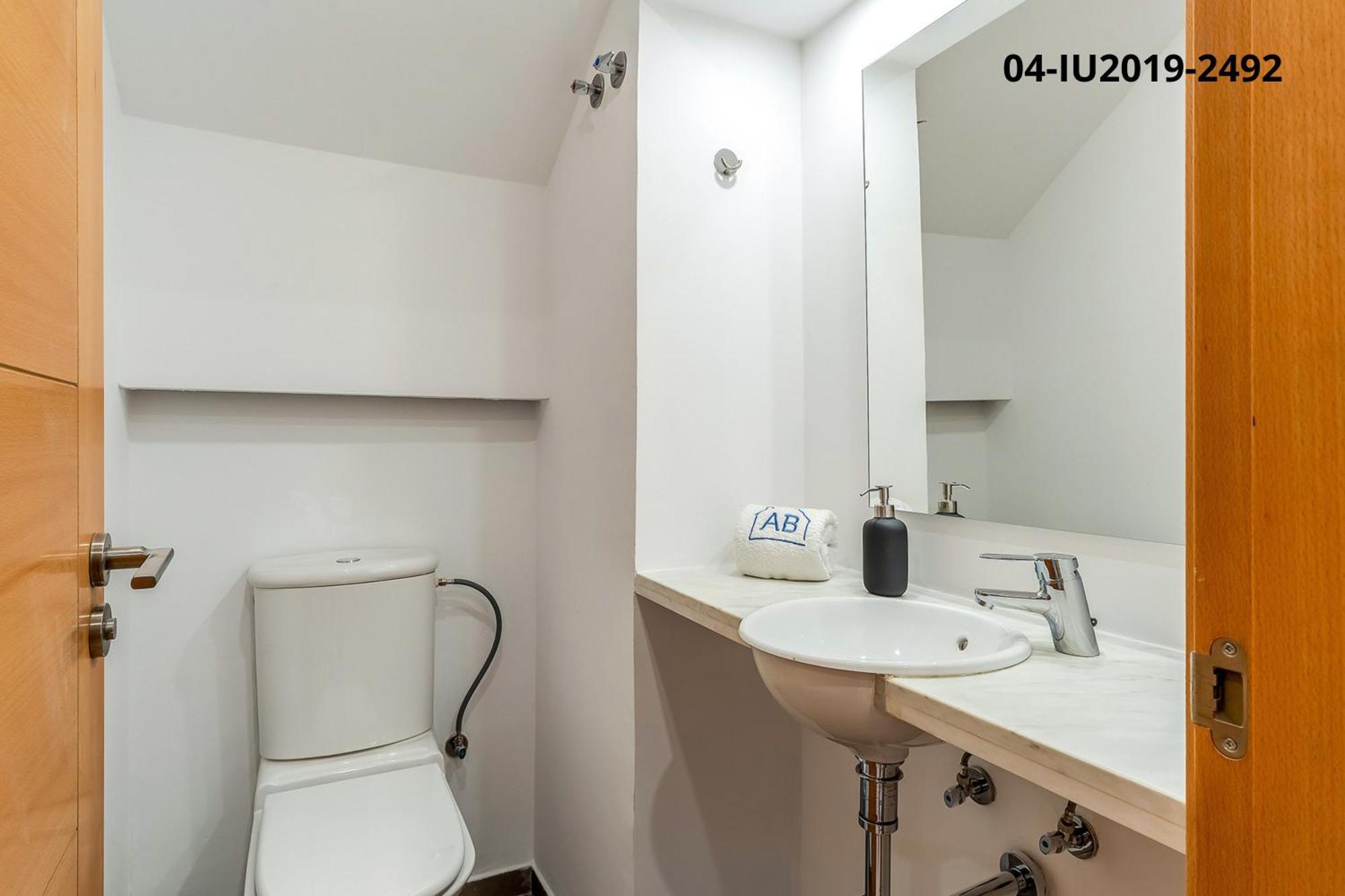 4256 - Ab Les Corts Bi Apartment