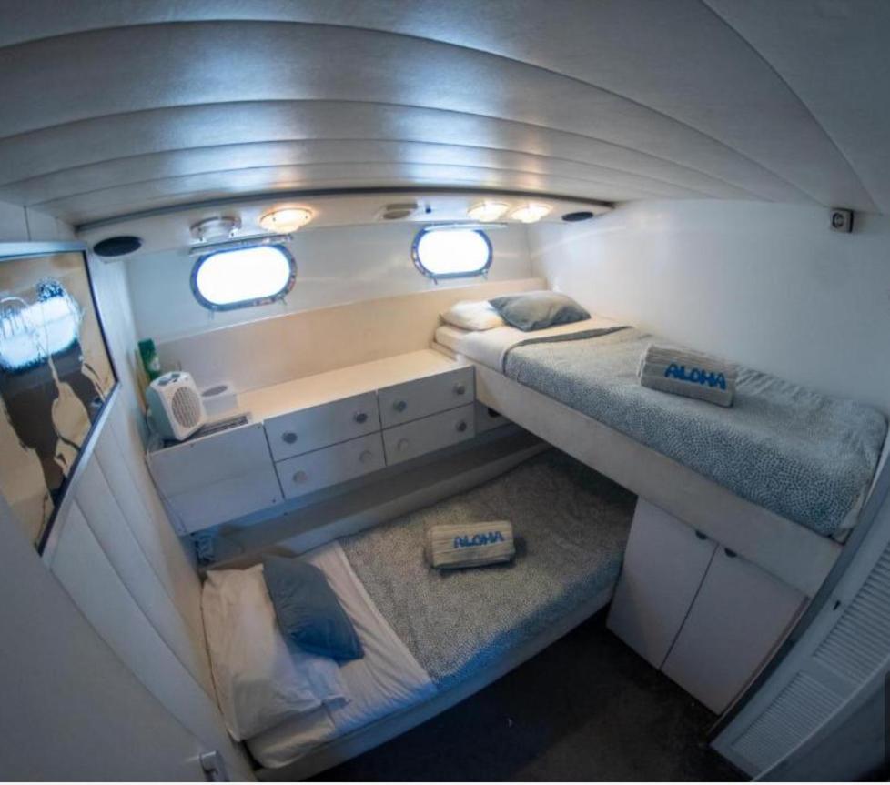 Hotel en barco Charter Boat