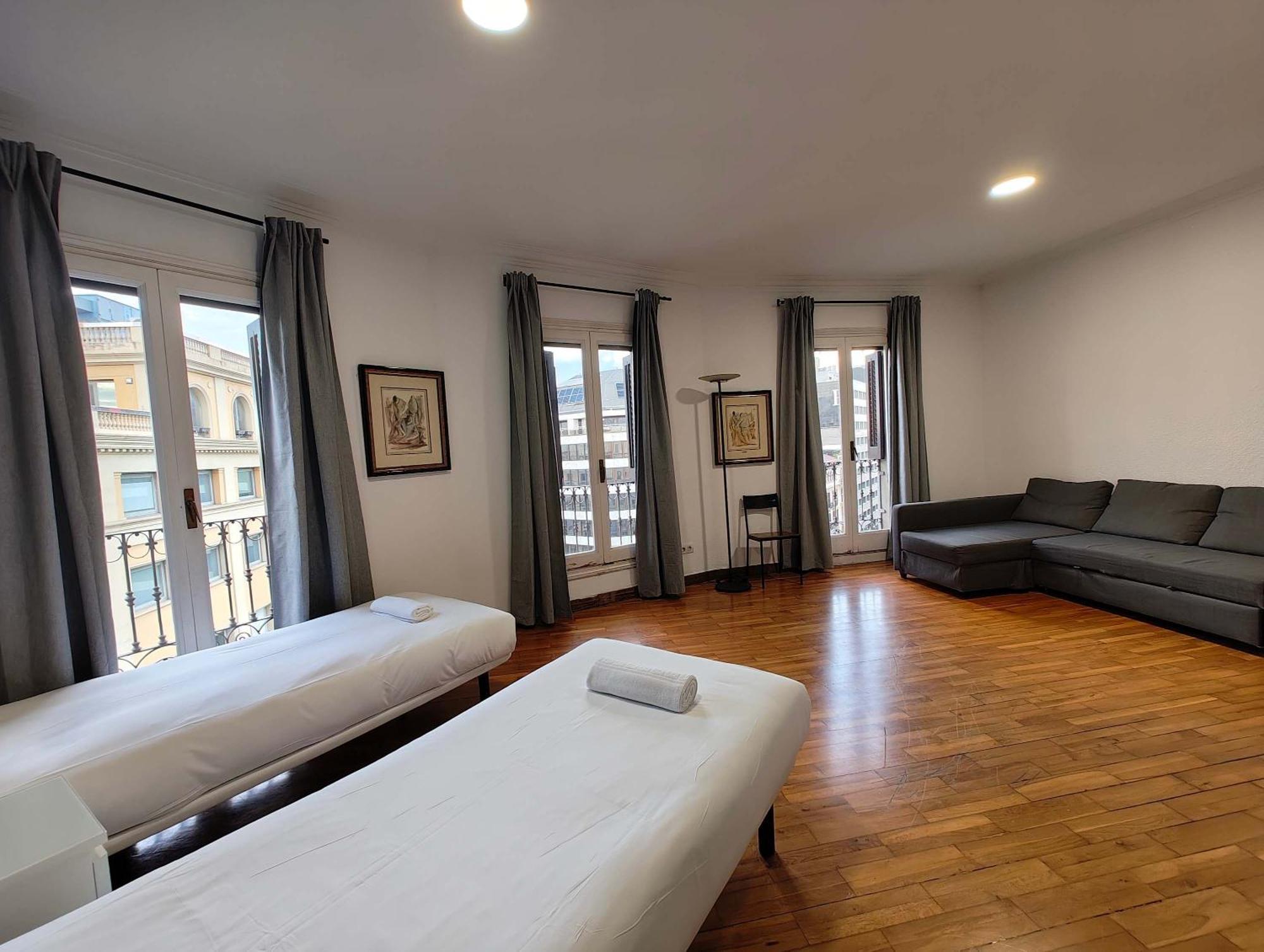 Apartamento Big For 14 In The Heart Of Eixample