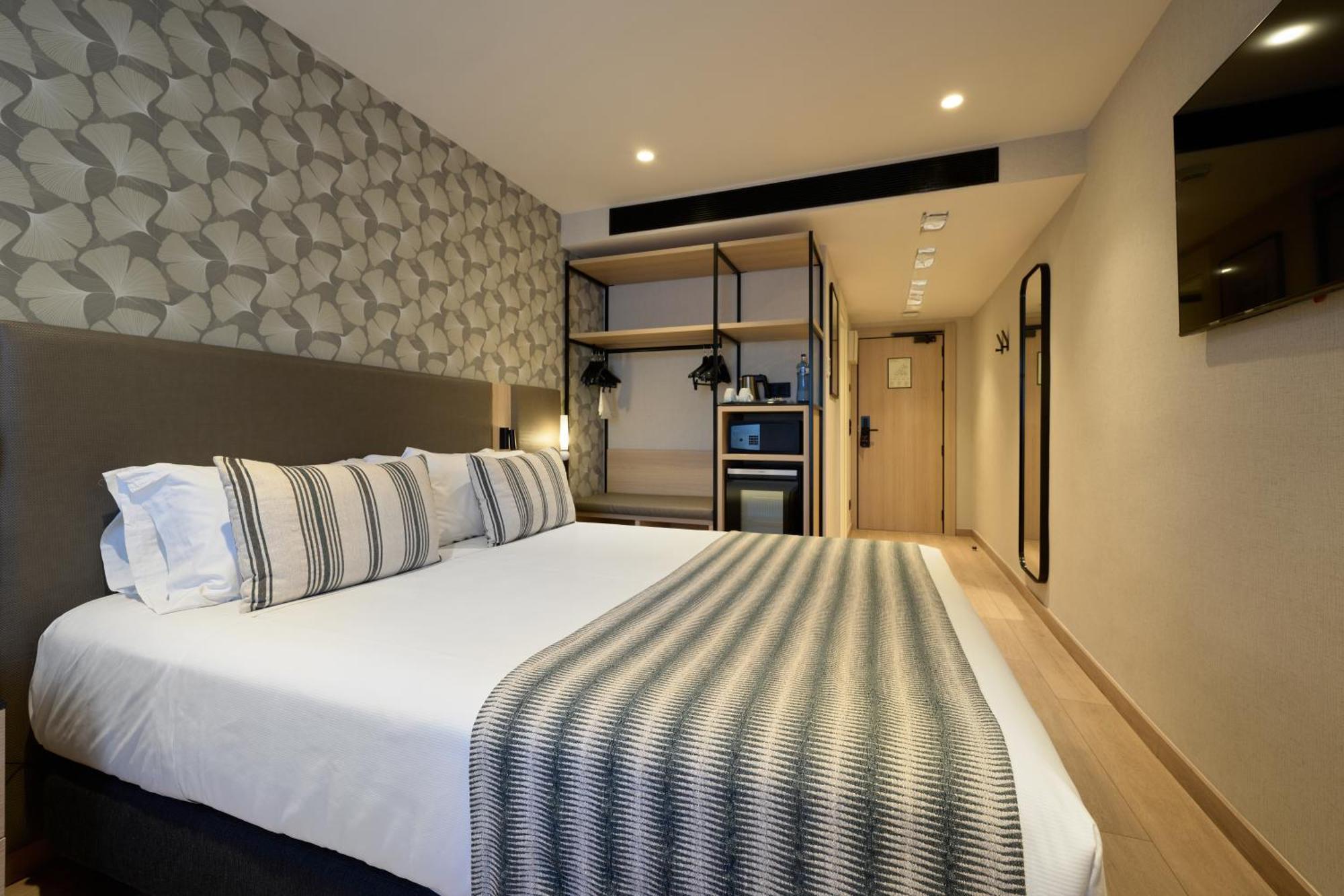 Catalonia Park Güell Hotel 3*