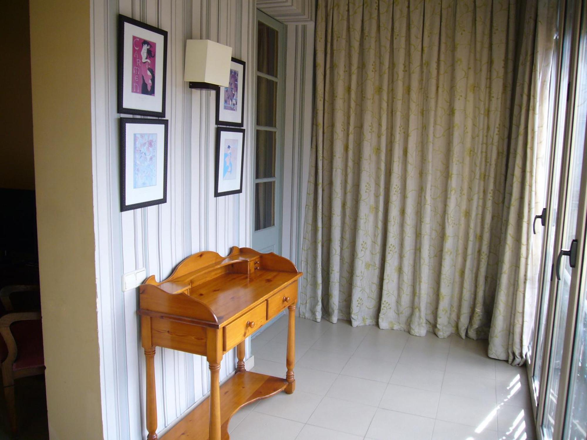 Apartment Sant Jordi Girona 97 *