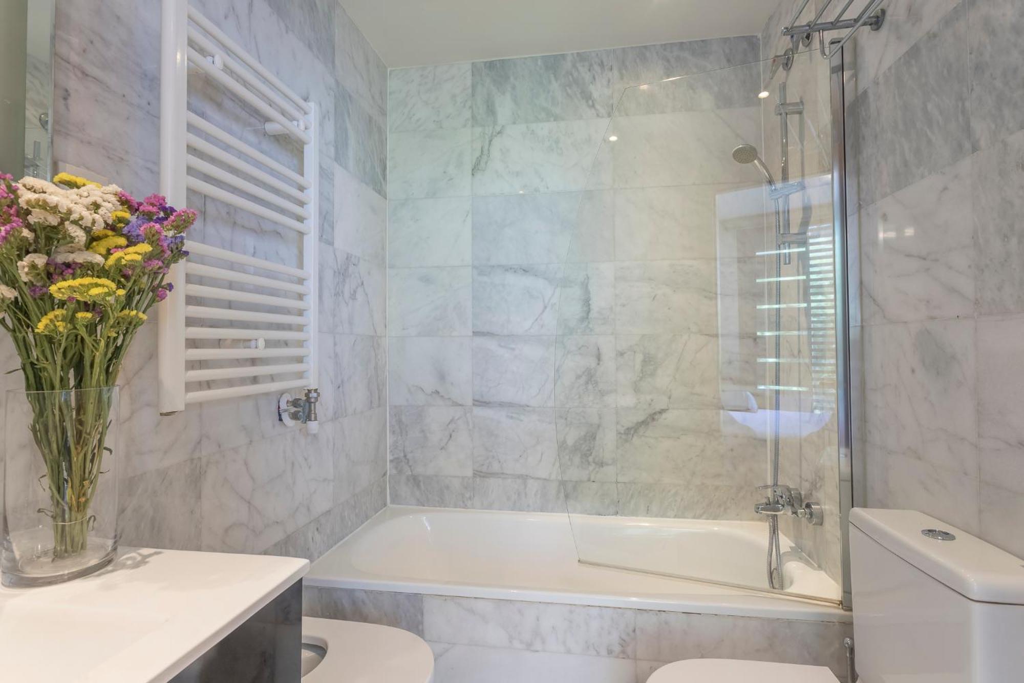 My Space Emirates - Fully Equipped Near The With Shared Pool Apartment Barcelona