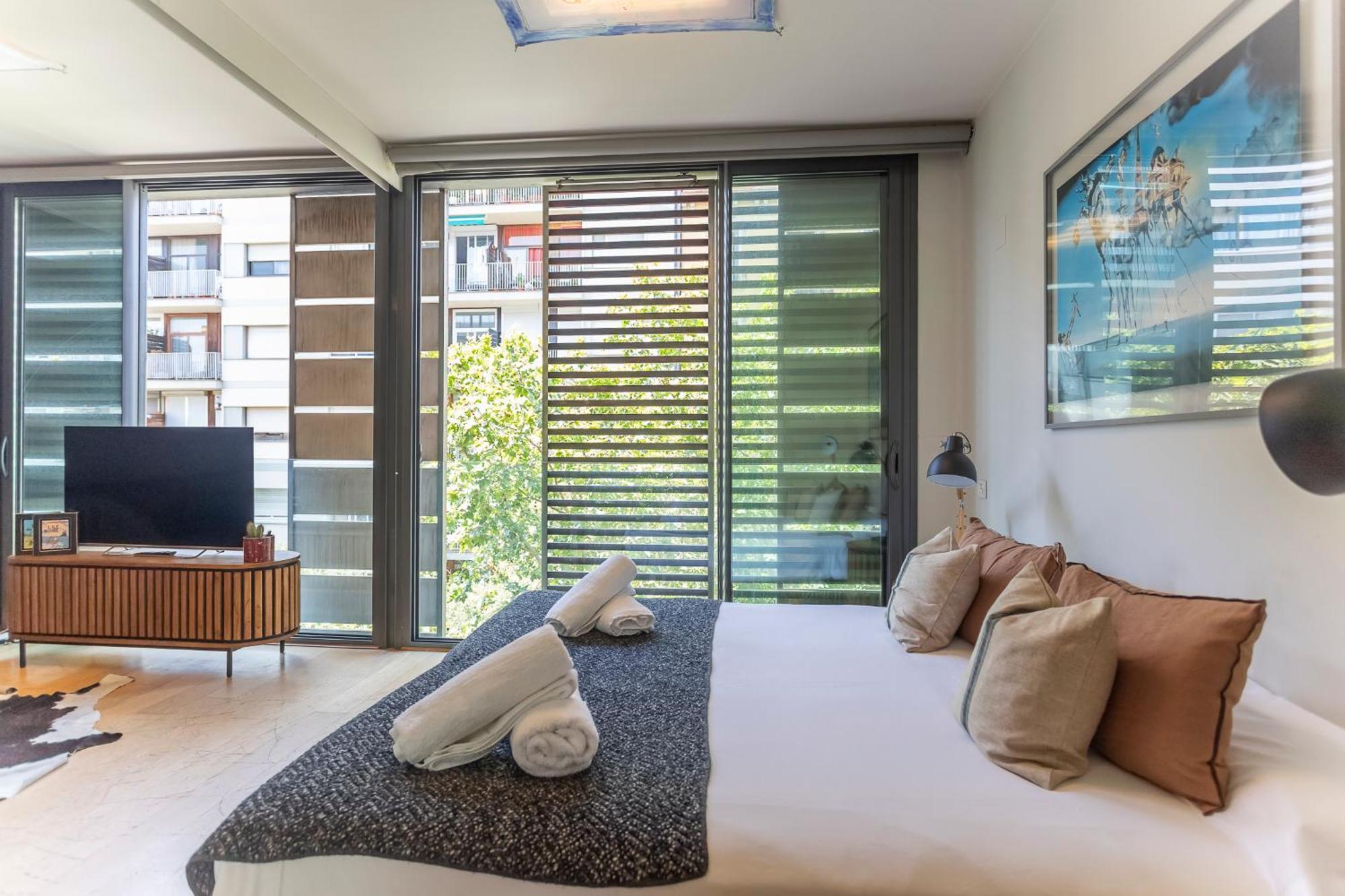 Apartment My Space Emirates - Fully Equipped Near The With Shared Pool Barcelona