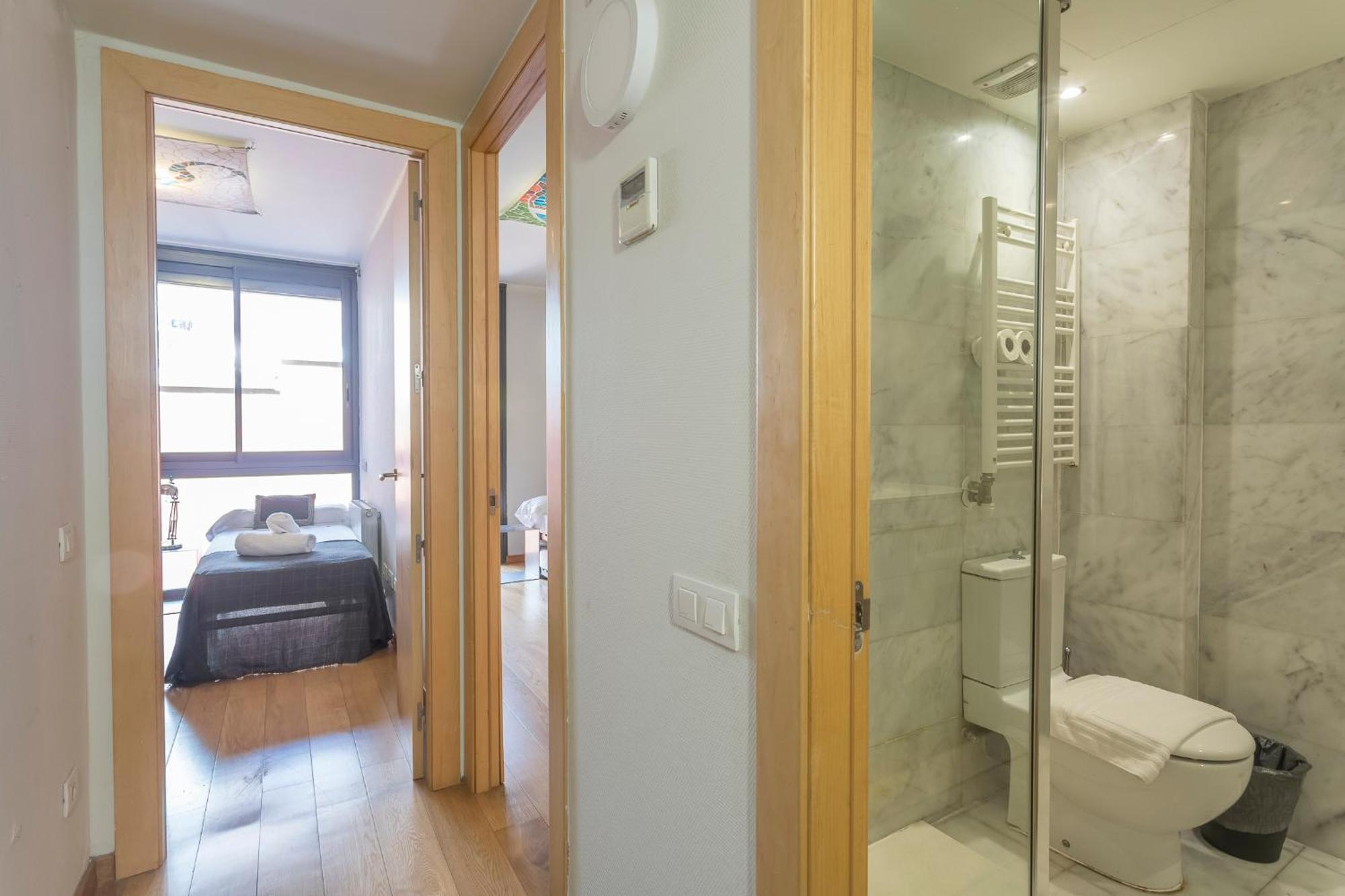 My Space Emirates - Fully Equipped Near The With Shared Pool Apartment Barcelona