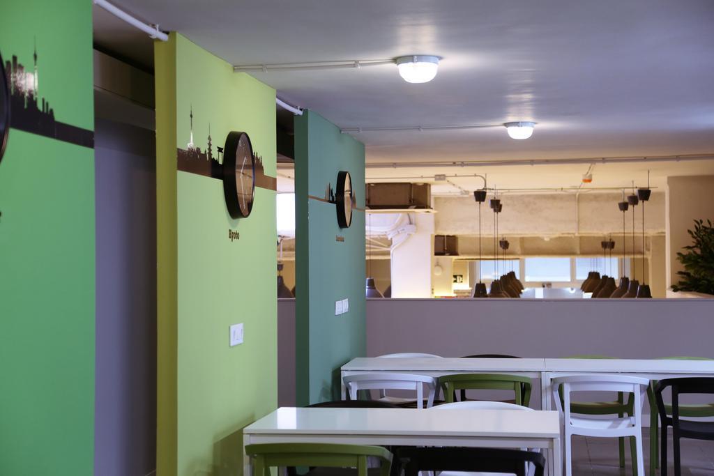Hostal Hola Eixample Barcelona